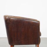 Sheep leather club chair finished with black piping