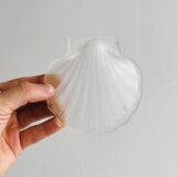 Shell-shaped jewelry holder or butter dish
