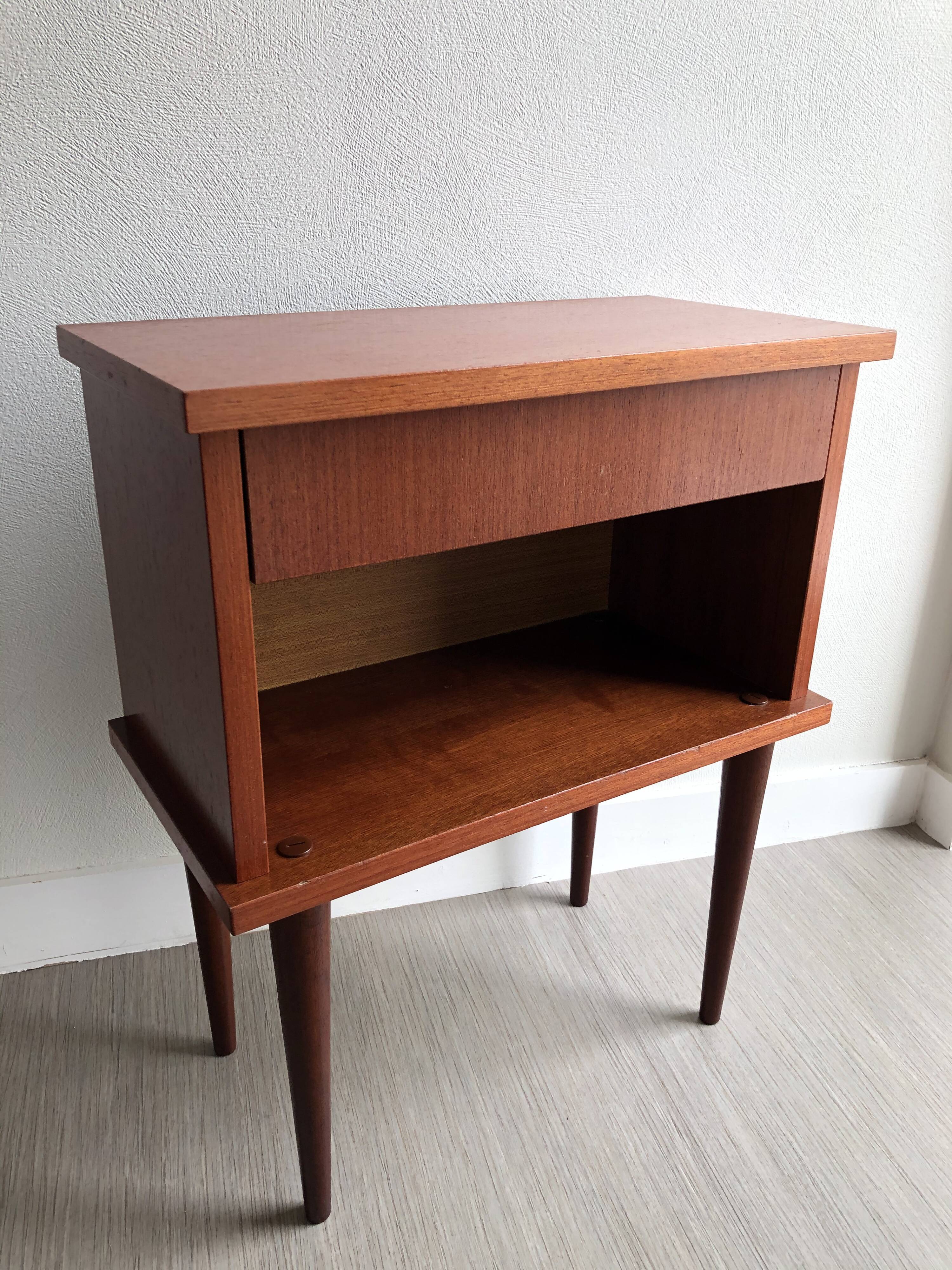 Bedside feet compass