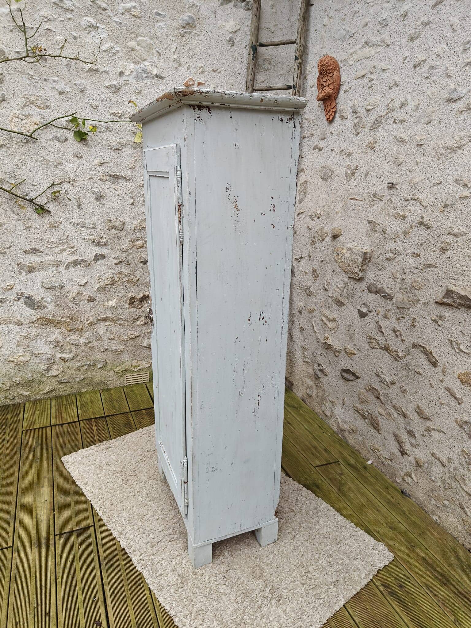 Old patinated bonnet maker