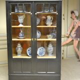 Art deco-style black laqué showcase