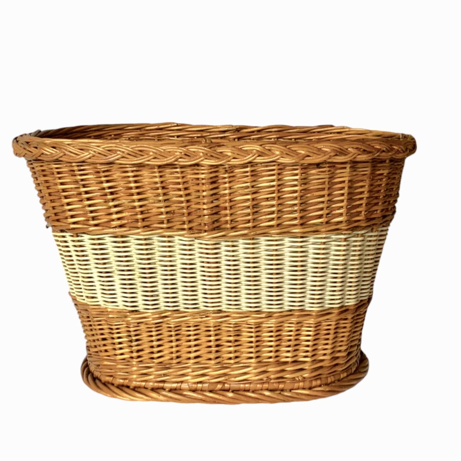 Vintage wicker and scoubidou basket