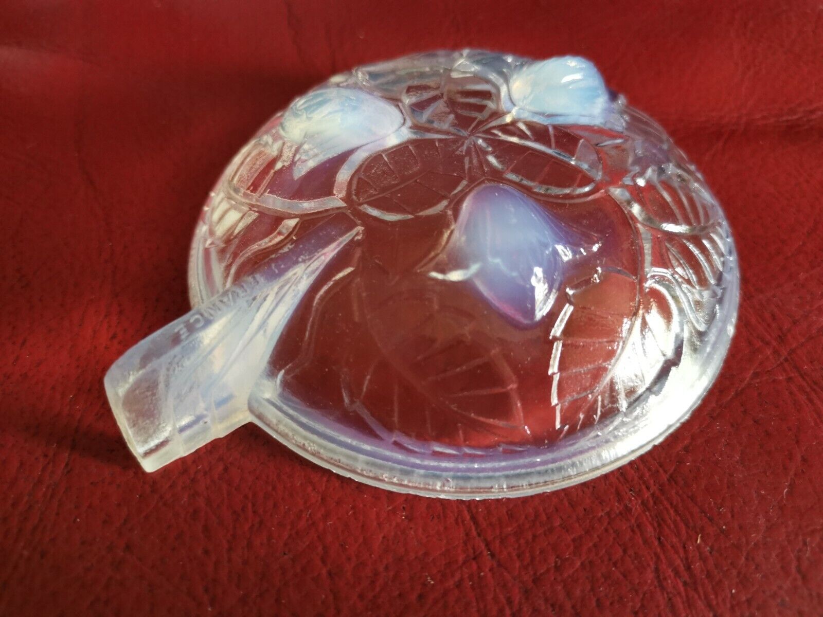 5 cups d'avesn france , art deco hazelnut pattern 11 cm , opalescent glass