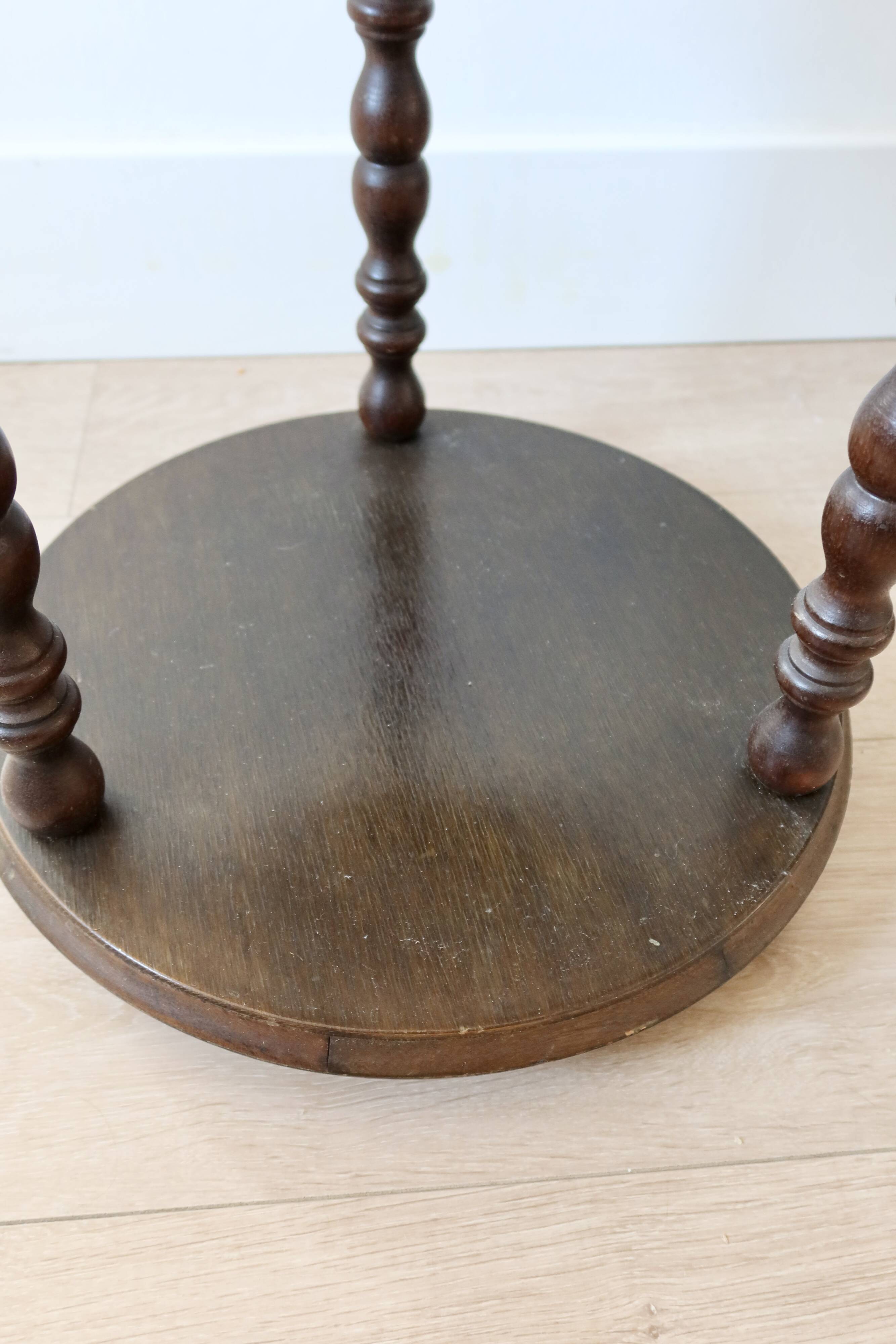 Table d'appoint vintage en bois tourné 3 niveaux