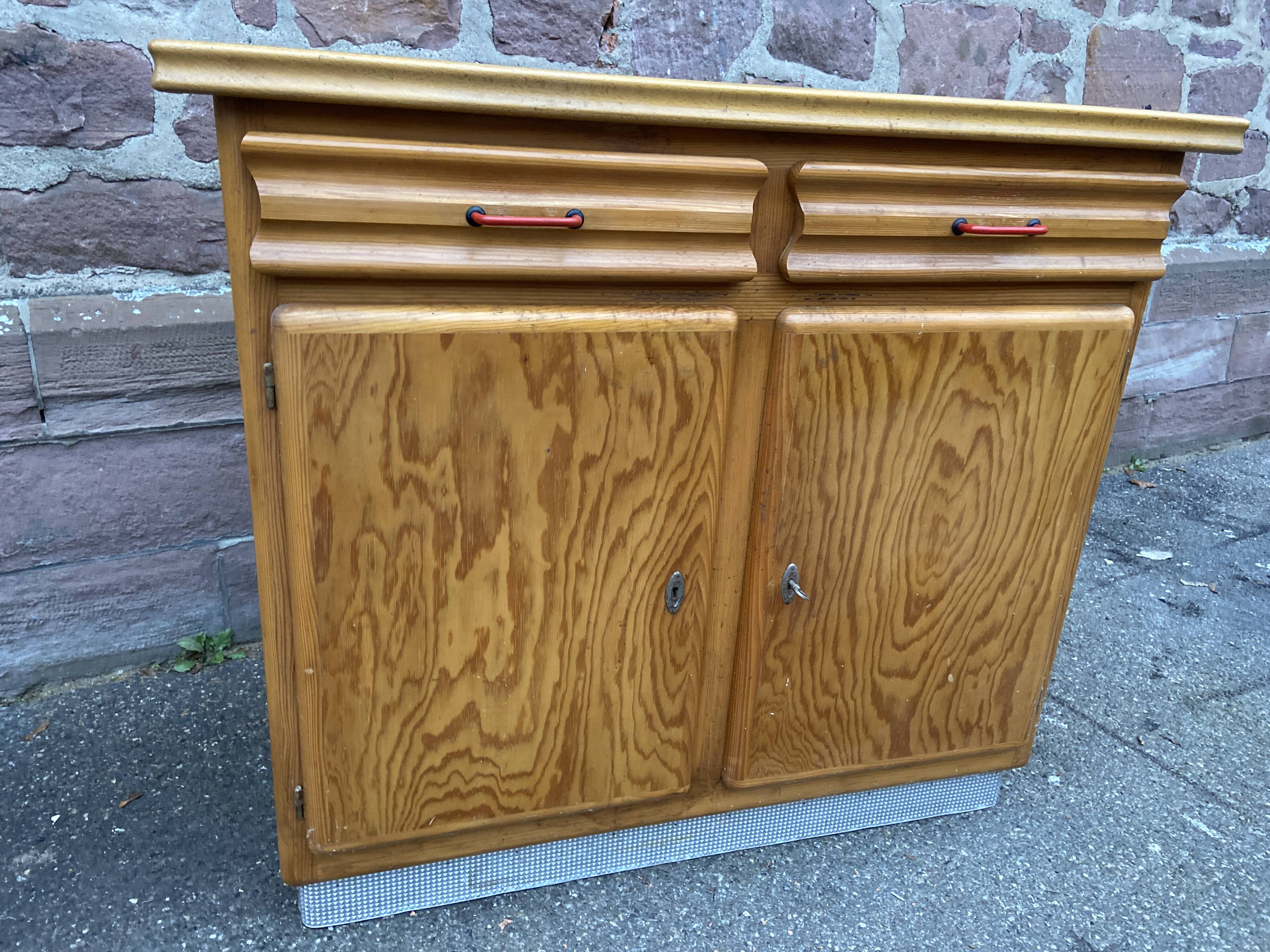 Mado low buffet in vintage pitchpin 1950