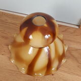 Tulip suspension in opaline caramel color