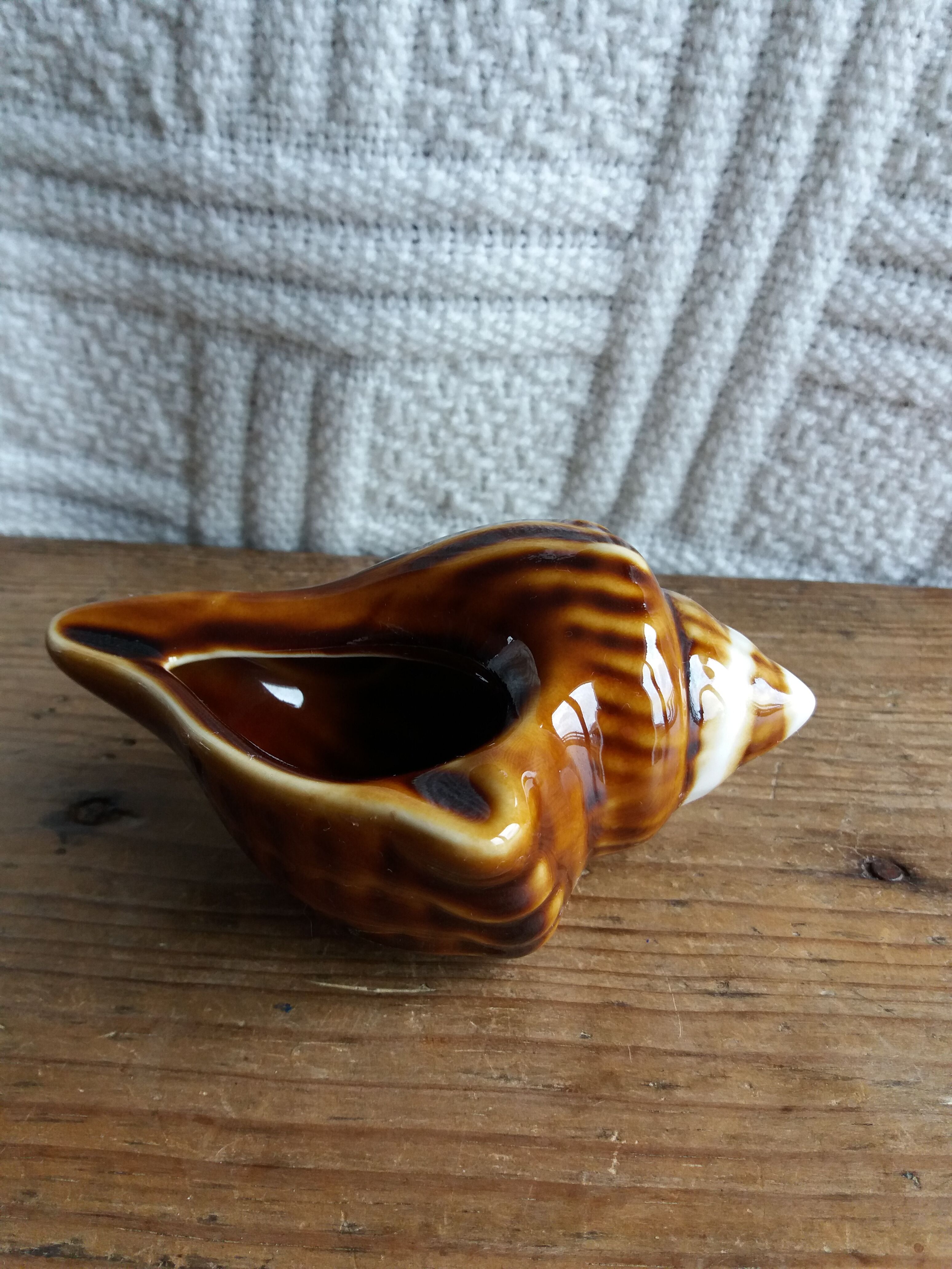 Ceramic shell ashtray