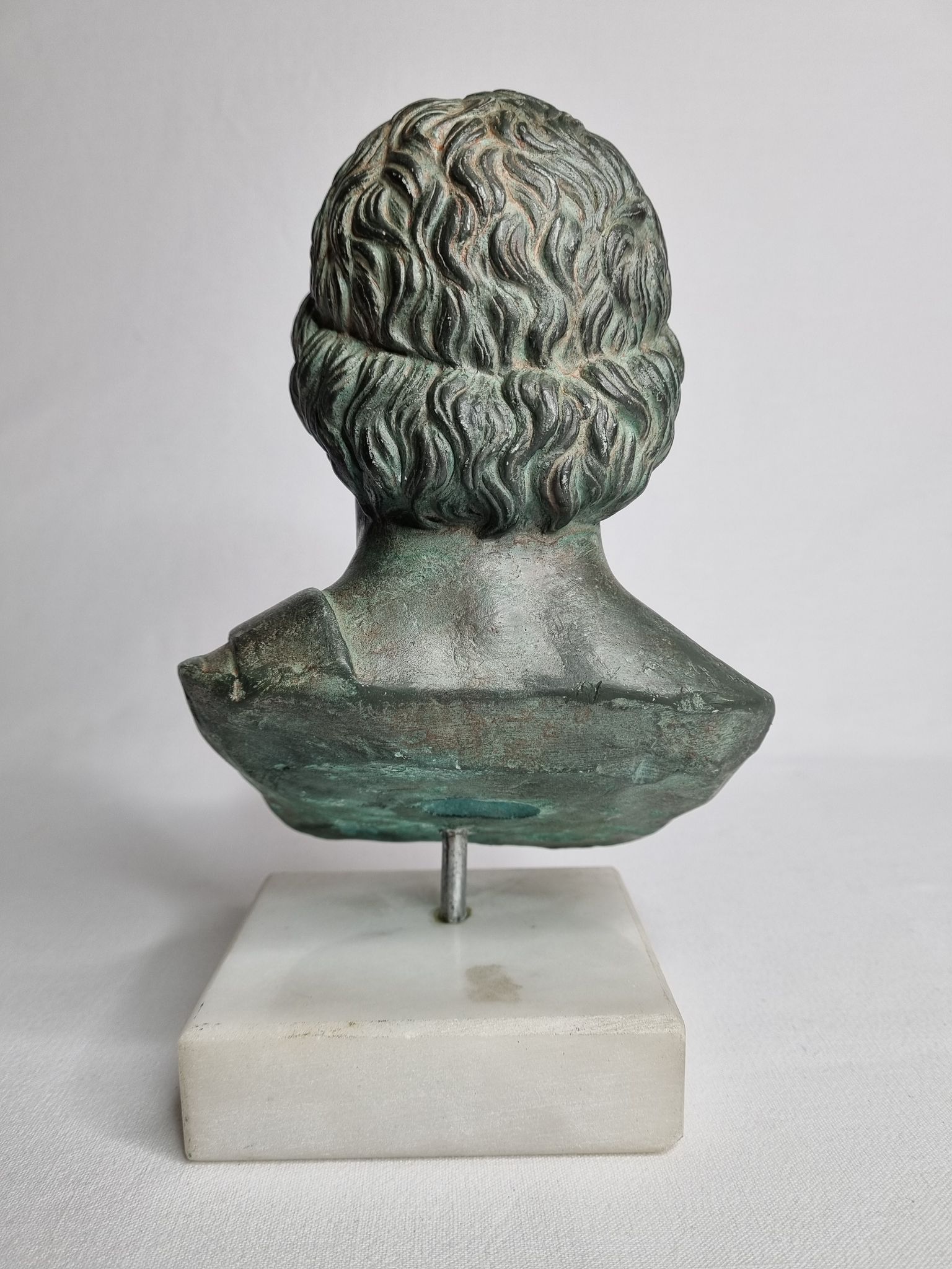 Buste d'Esculape en plâtre patiné sur socle en marbre, 21 cm