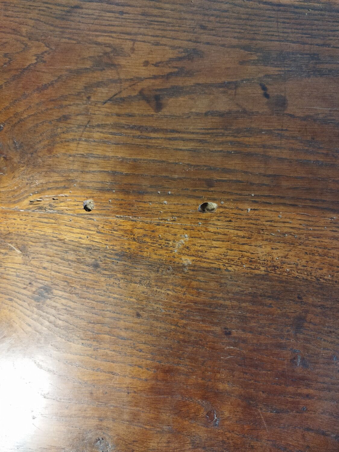 Desk with turned legs