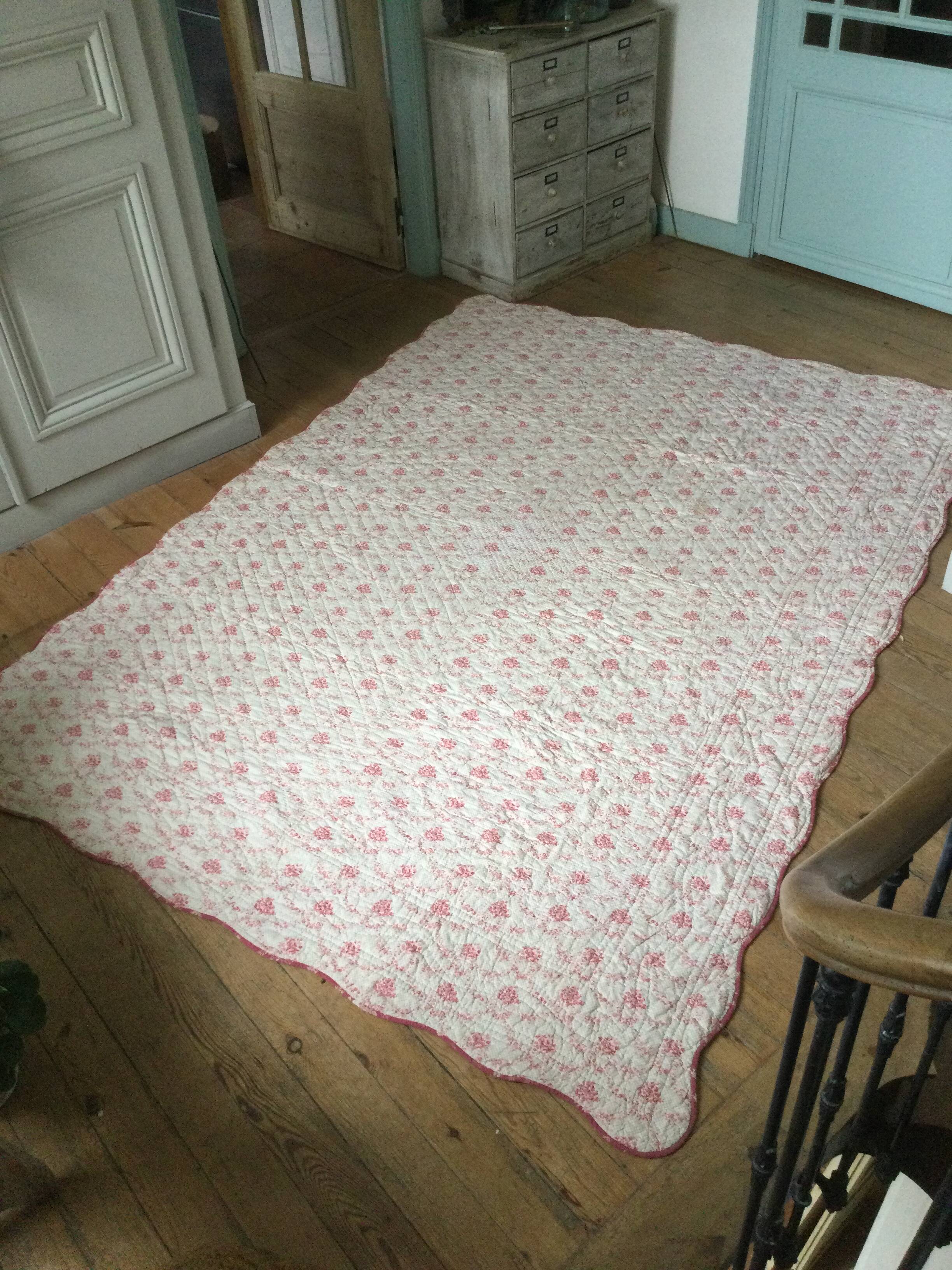 Quilted floral bedspread