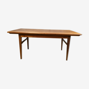 Scandinavian coffee table with extension