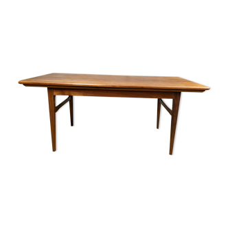 Scandinavian coffee table with extension