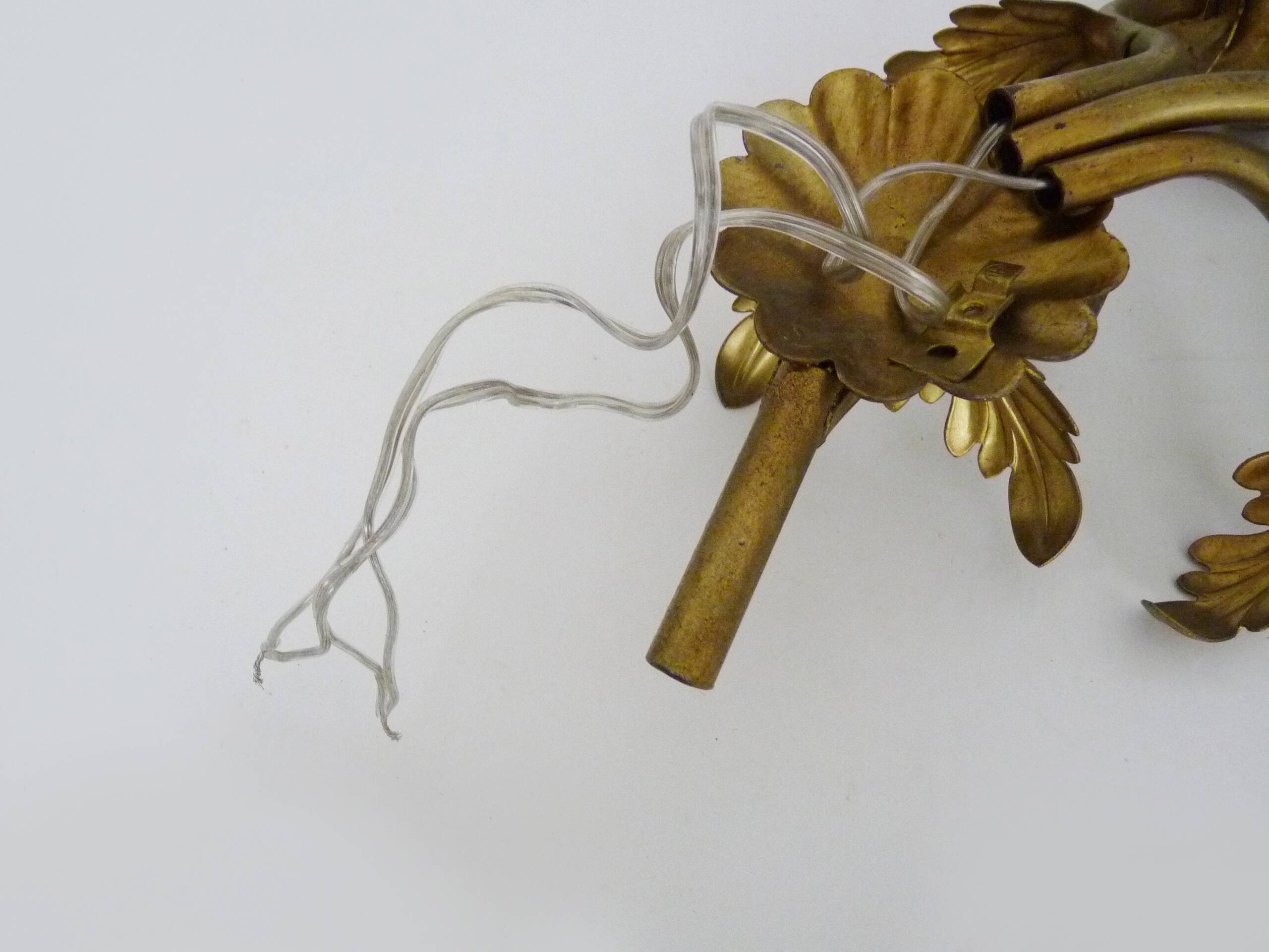 Vintage Italian wall light in gilded wood. 1970s