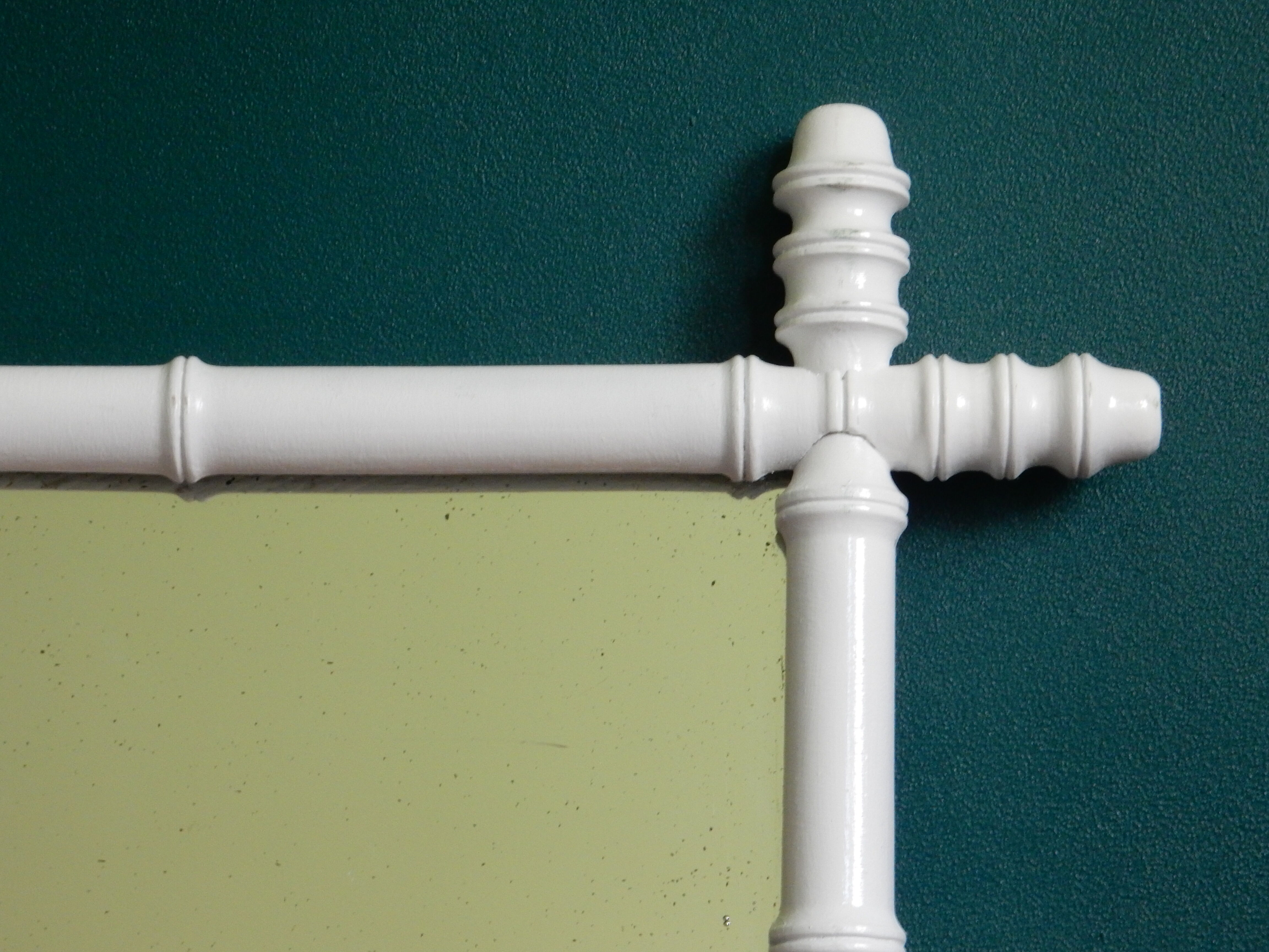 Bamboo mirror in wood turned white  46x40cm