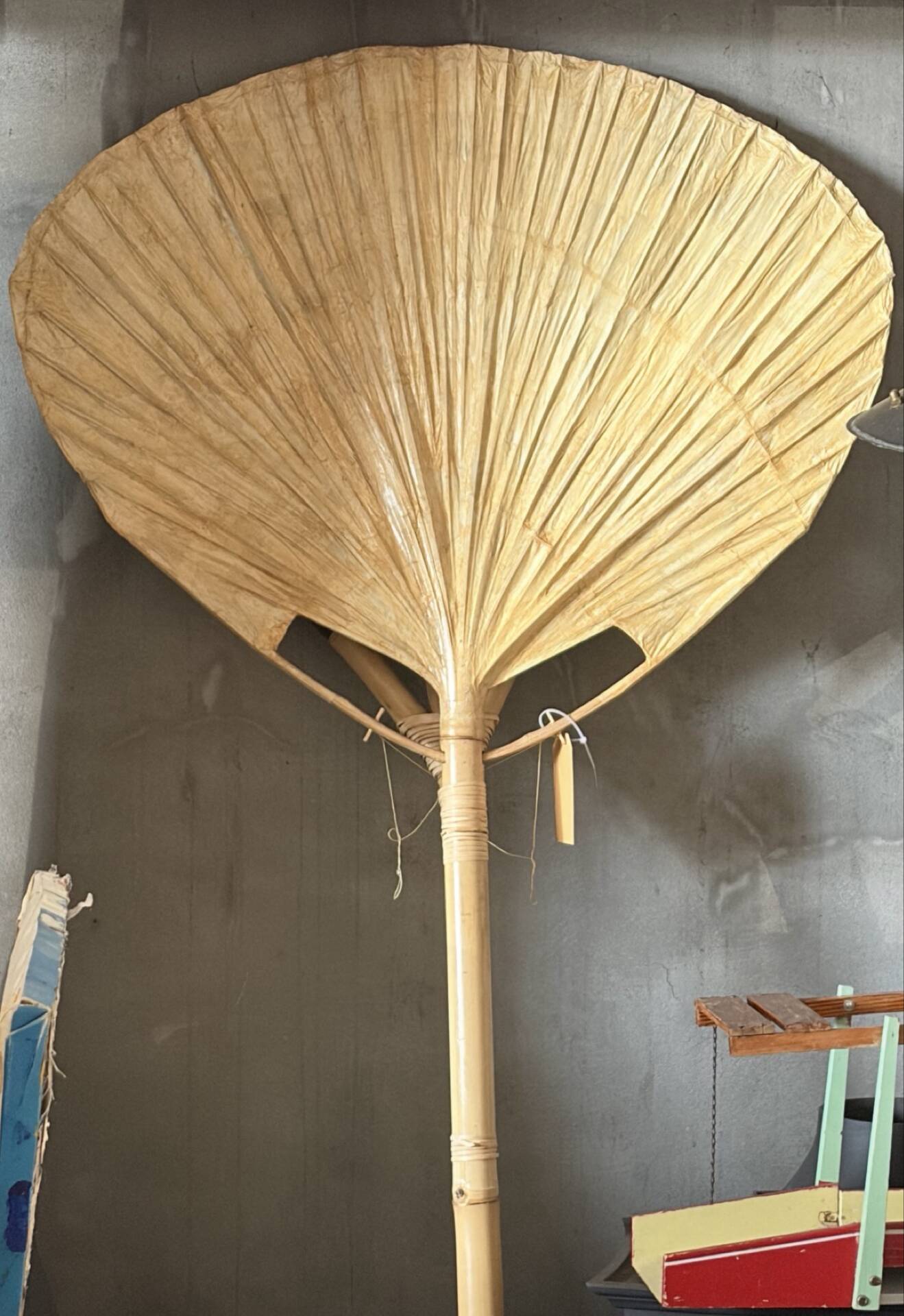 Lampadaire Uchiwa grand par Ingo Maurer pour Design M.