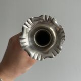 Duo de vases en métal argenté brillant