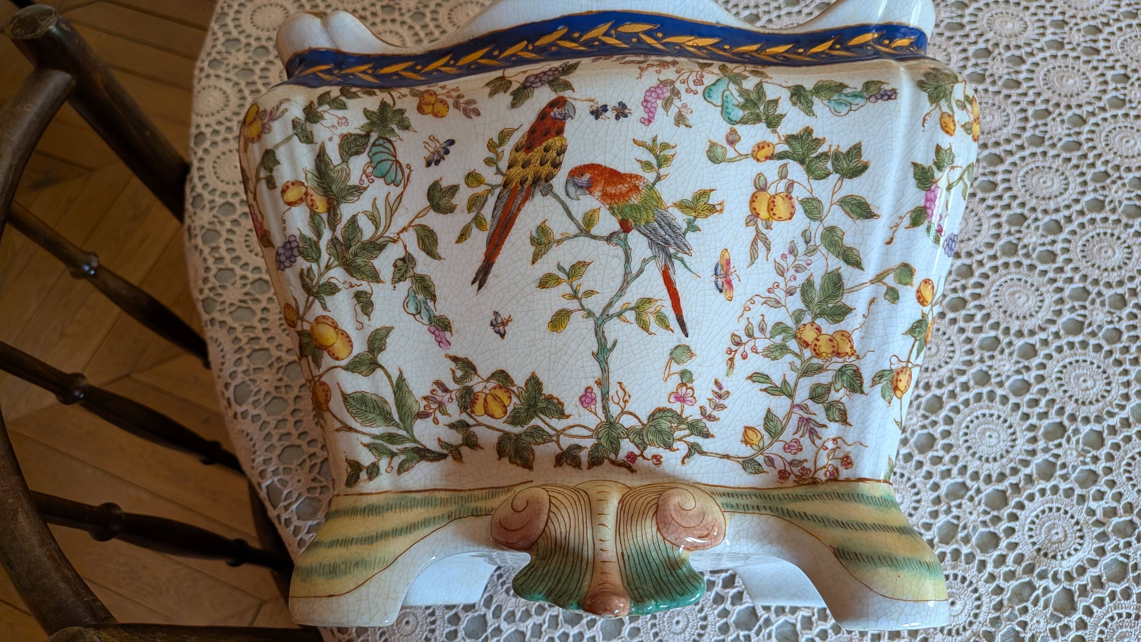 Antique jardinière in Lunéville earthenware – 1885 – Bird decoration