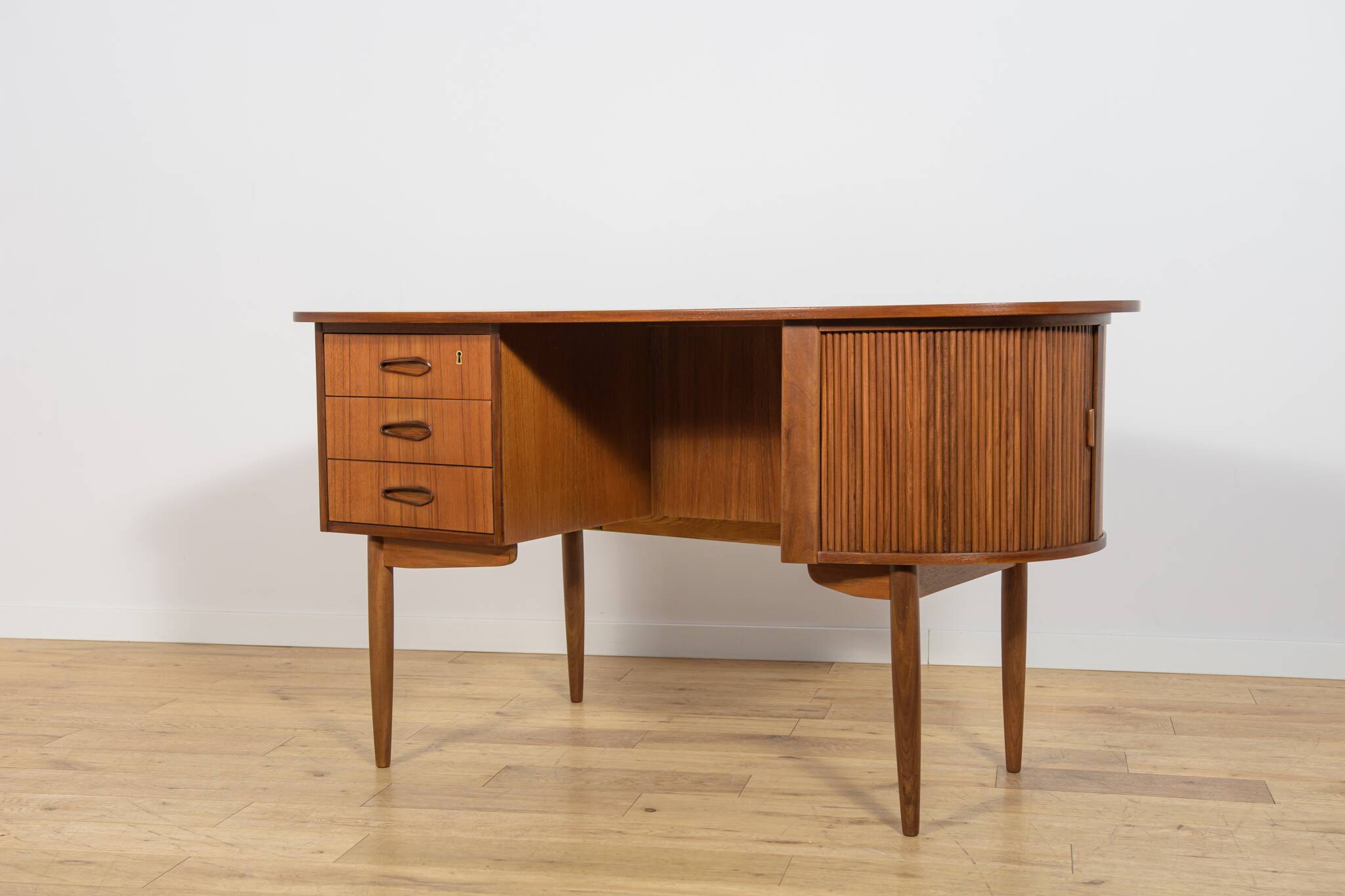 Mid-Century Freestanding Teak Kidney Desk, Denmark, 1960s