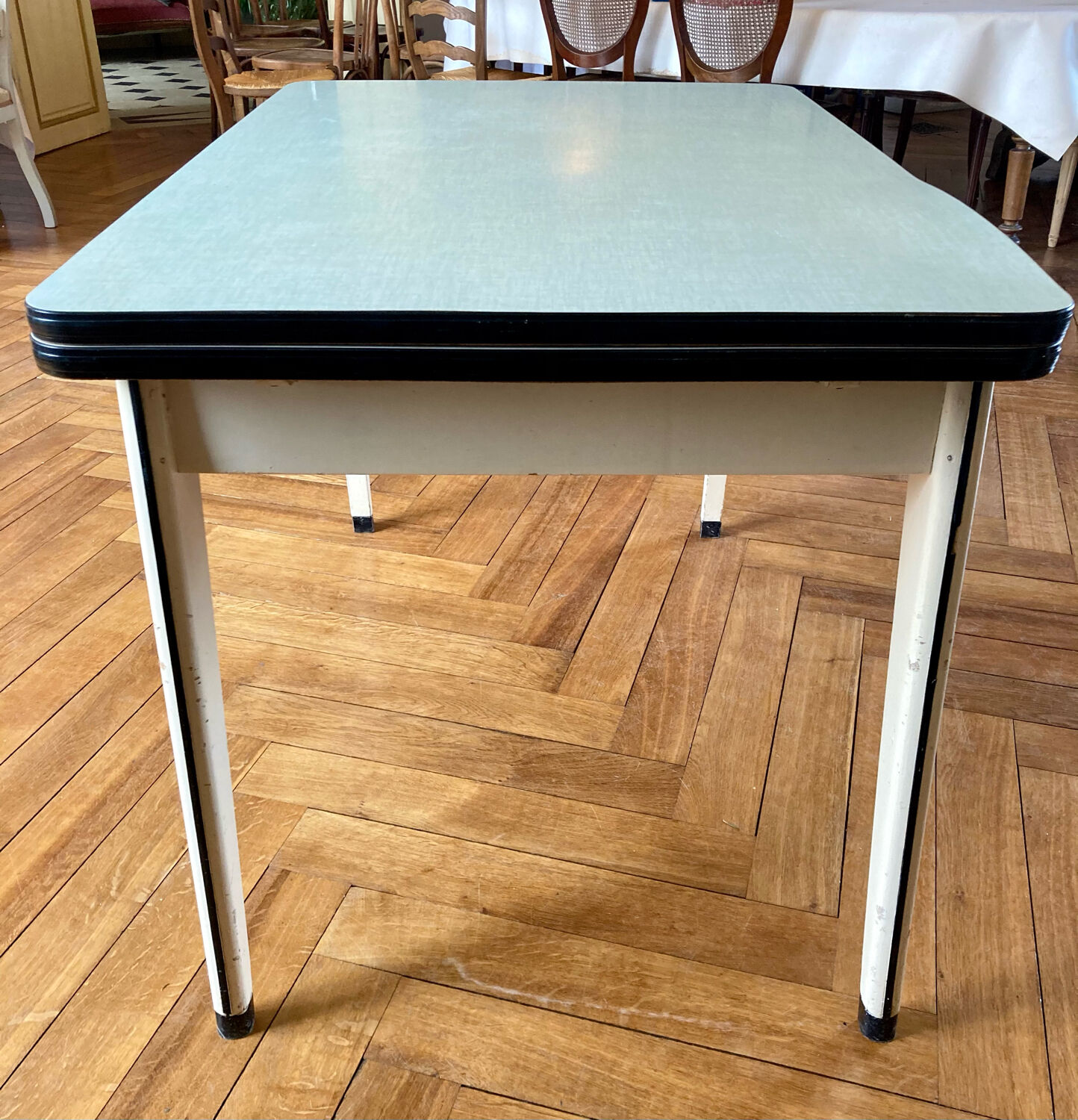 Water-green extendable Formica table