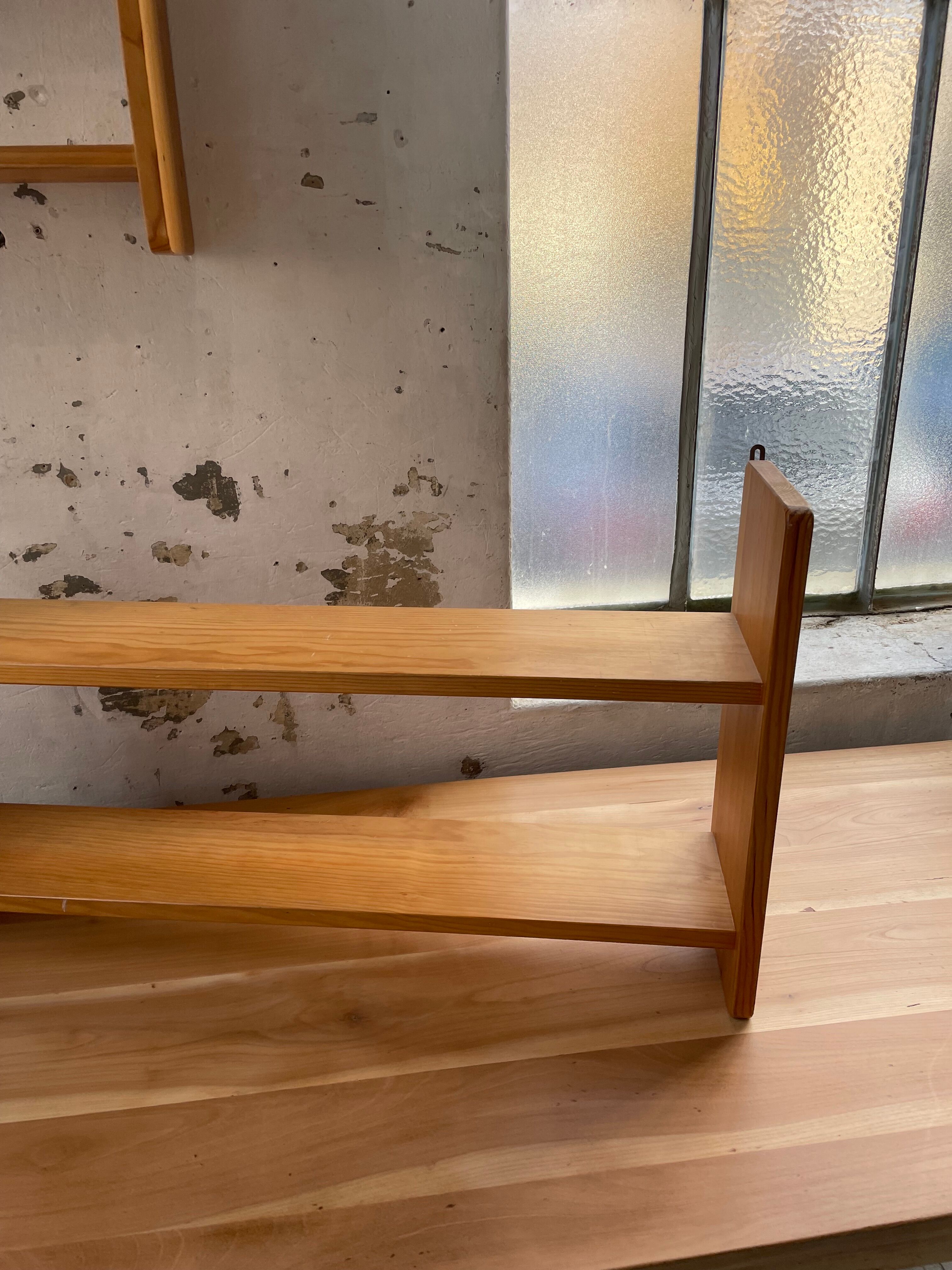 Pine Regain wall shelf