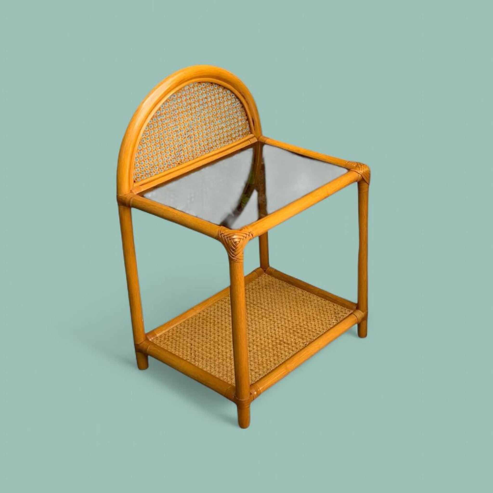 Dresser and its bedside table in rattan caning and vintage oak from the 1970s.