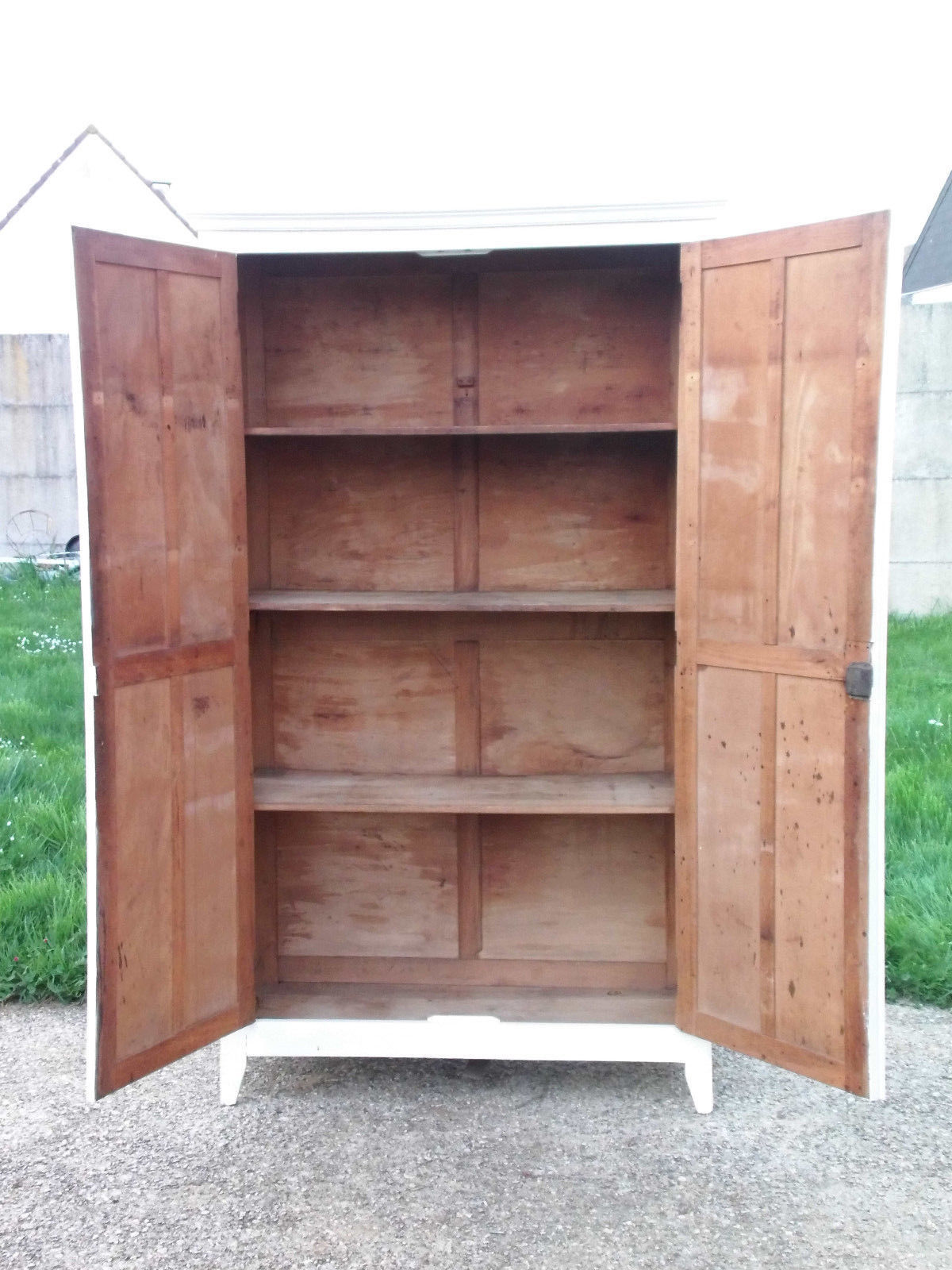 Cabinet paris with key