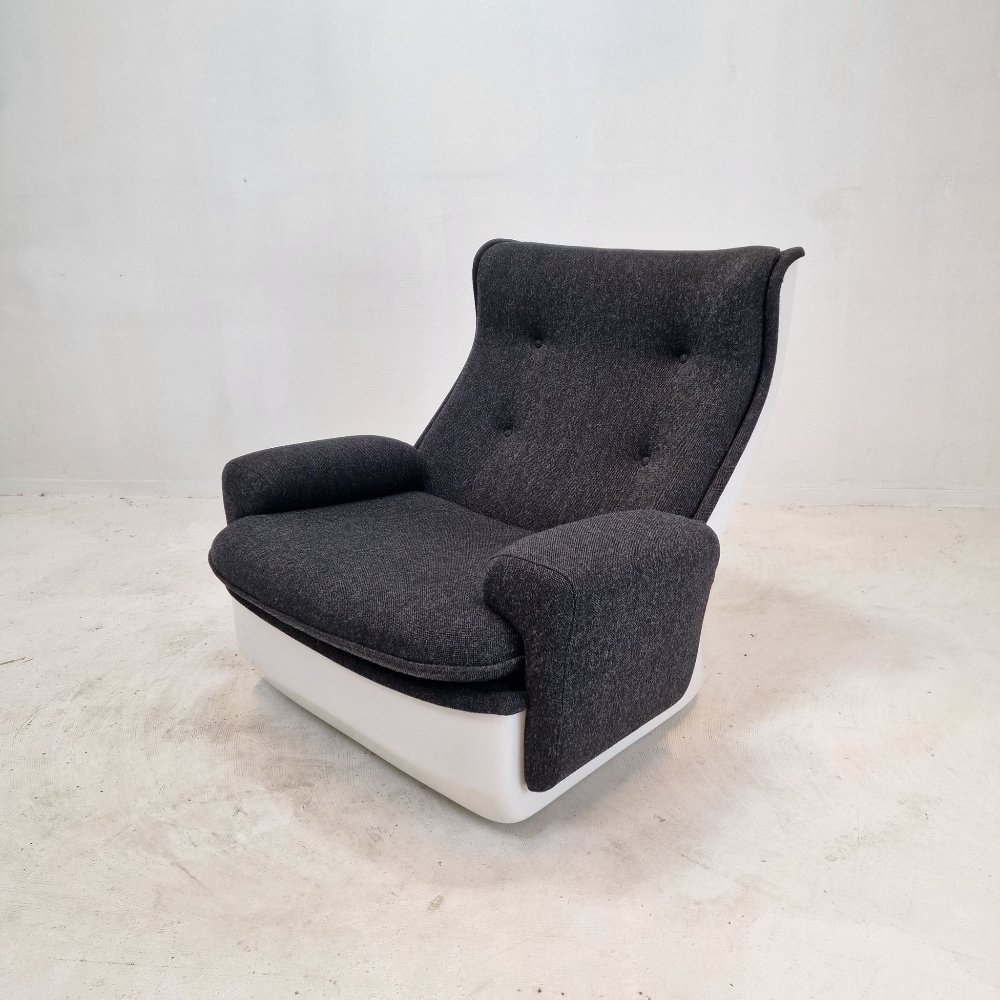 “Orchidée” Lounge Chair by Michel Cadestin for Airborne, France 1968