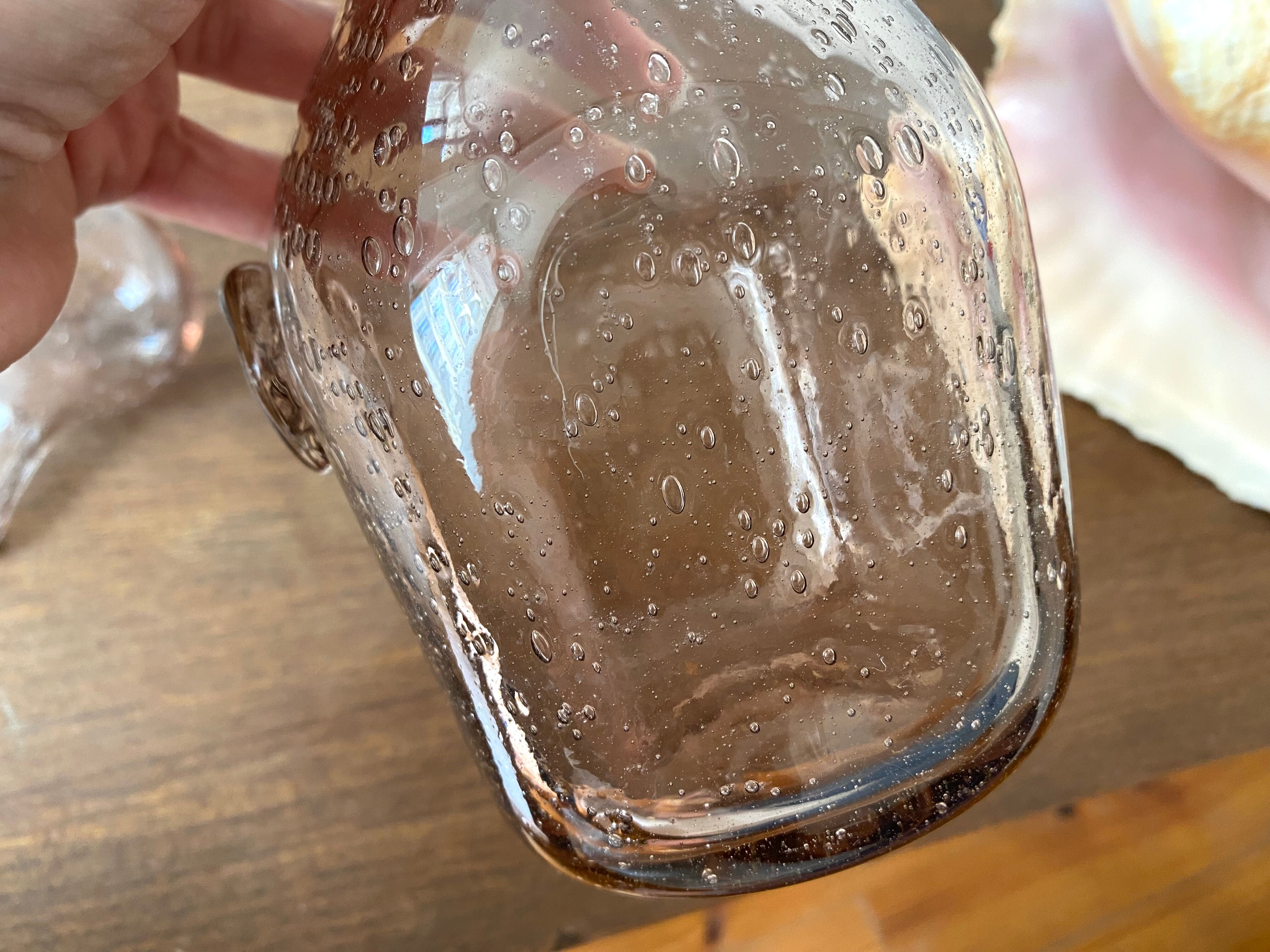 Carafe en verre bullé rose Biot vintage années 60