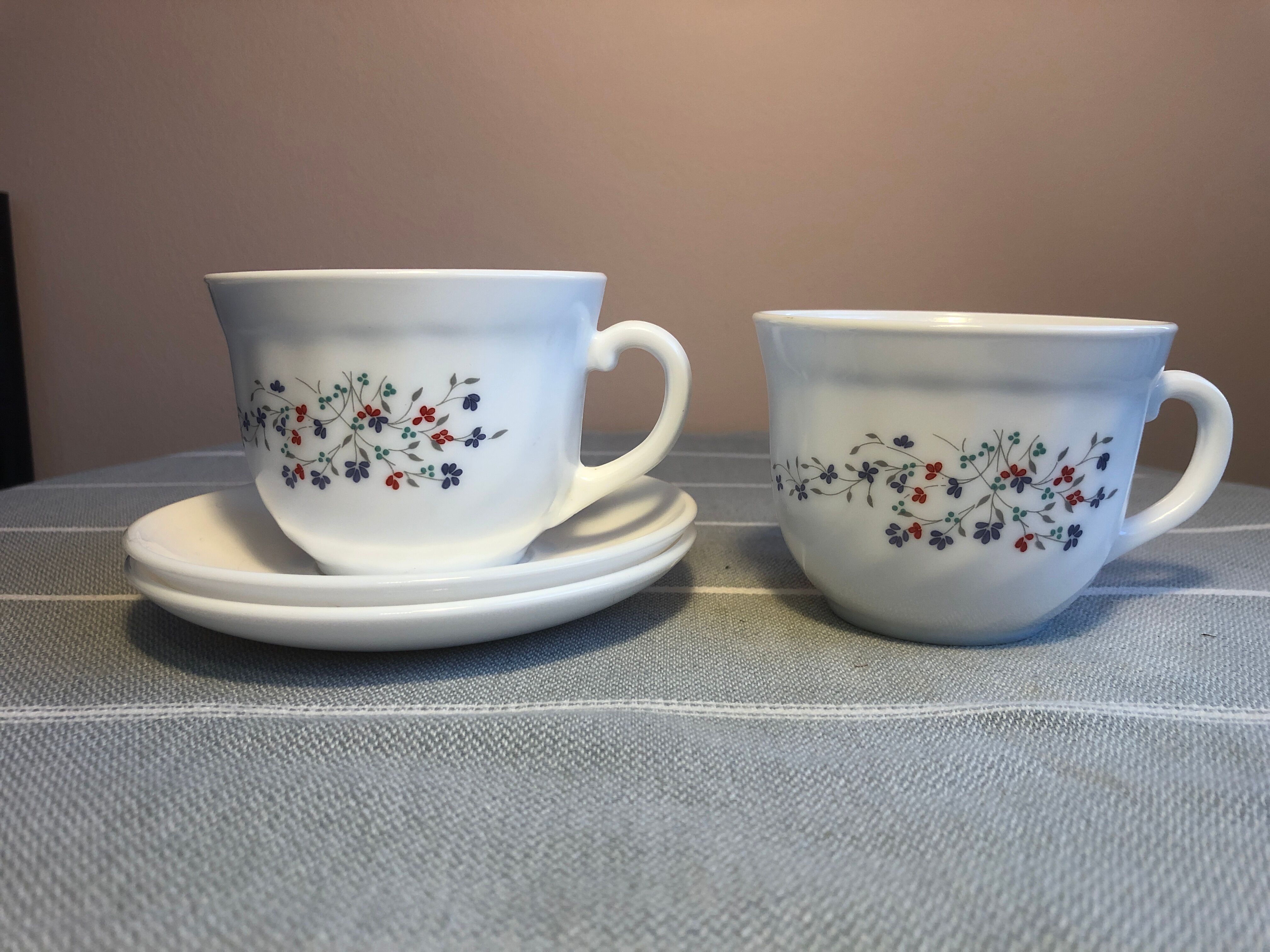 Arcopal cups and under cups decoration liberty, vintage 80's