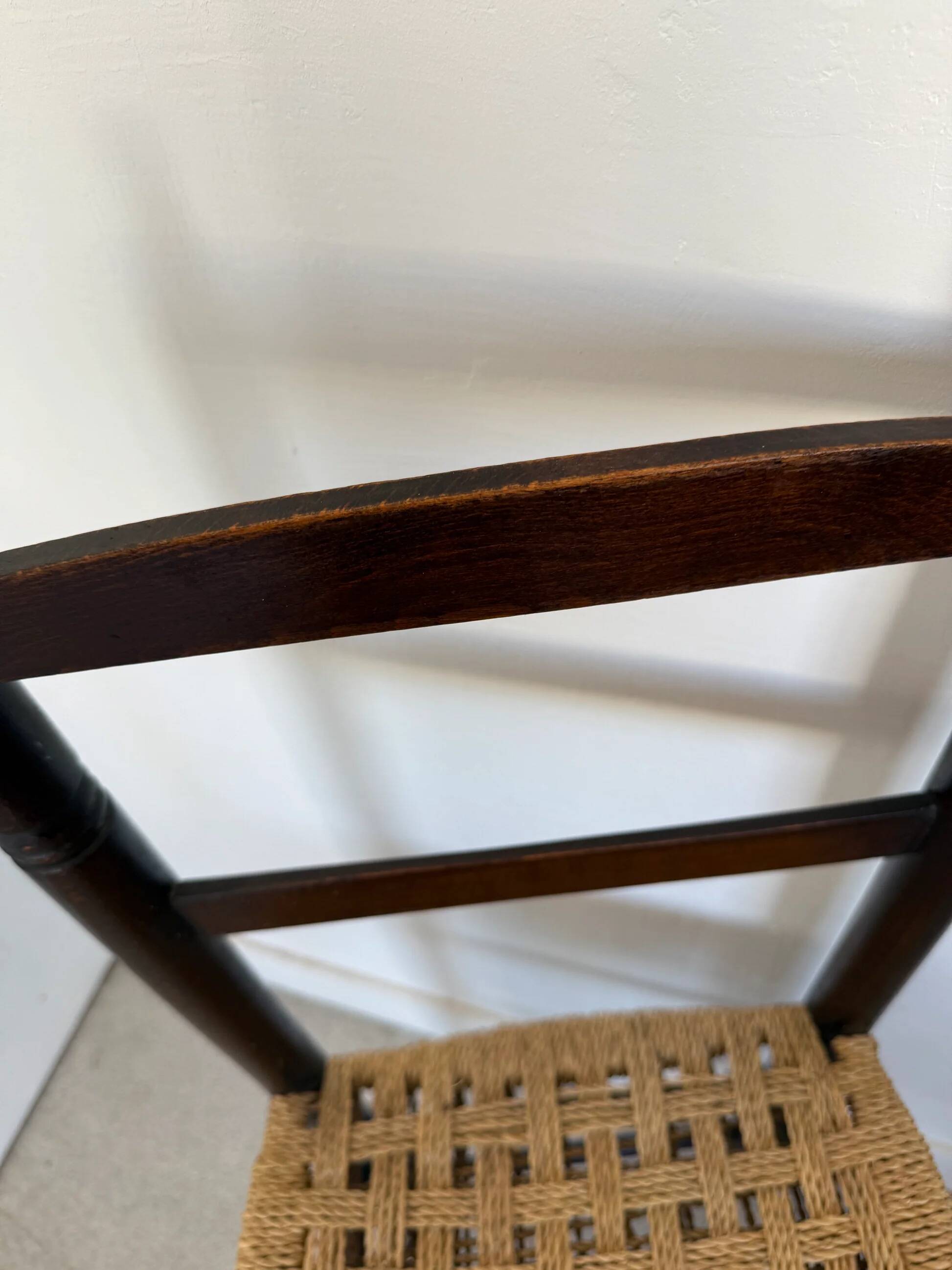 Chaise vintage en bois et paille tressée