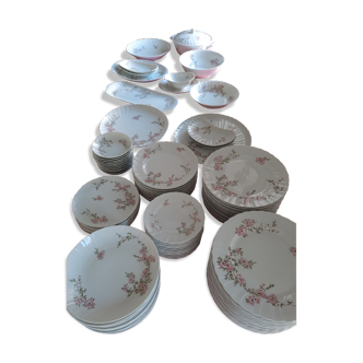 Table service Bernardaud Limoges model amandine, 94 pieces