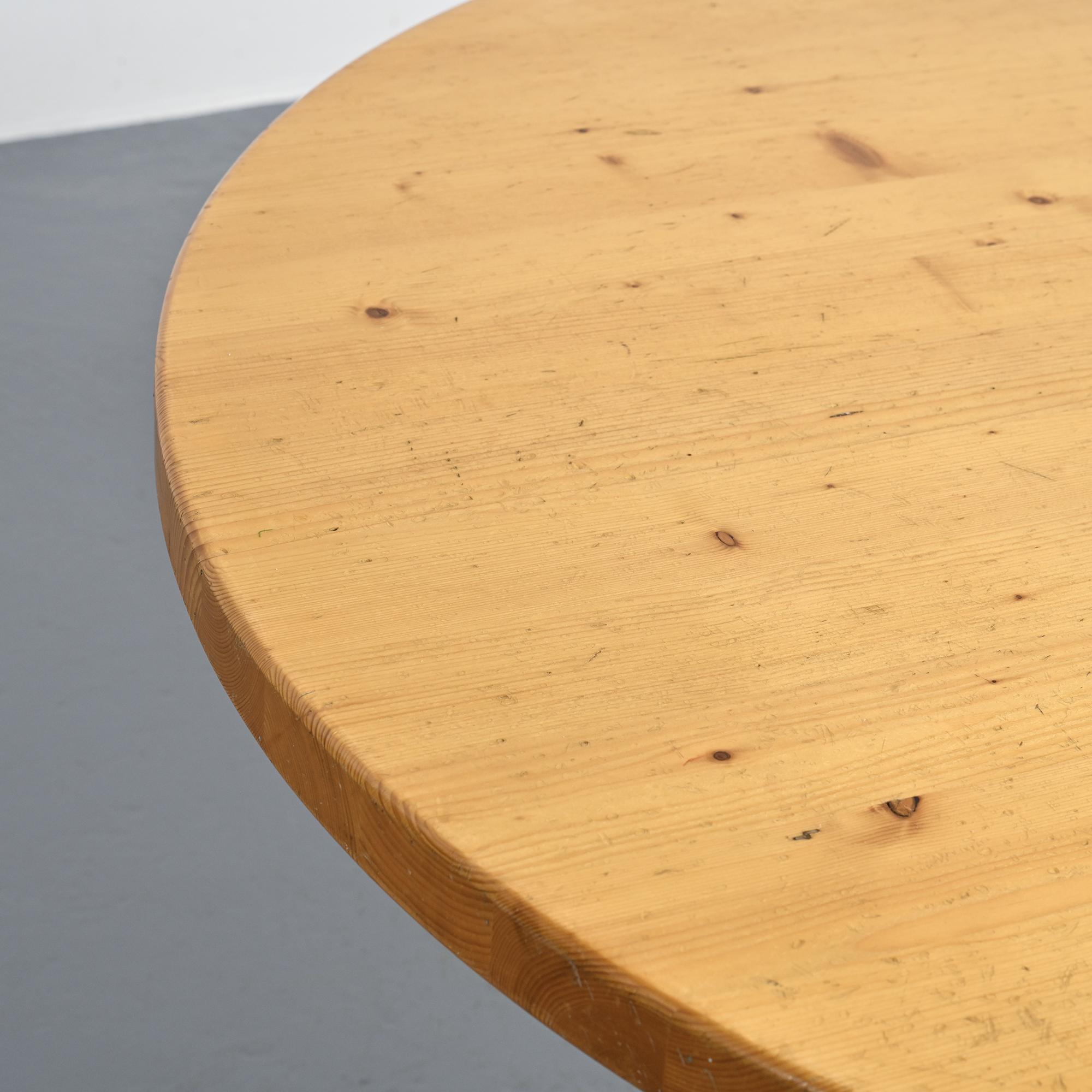 Round dining table, Méribel France, around 1970.