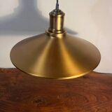 Suspension in gold aluminum metal