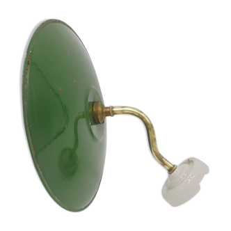 Enamelled metal wall