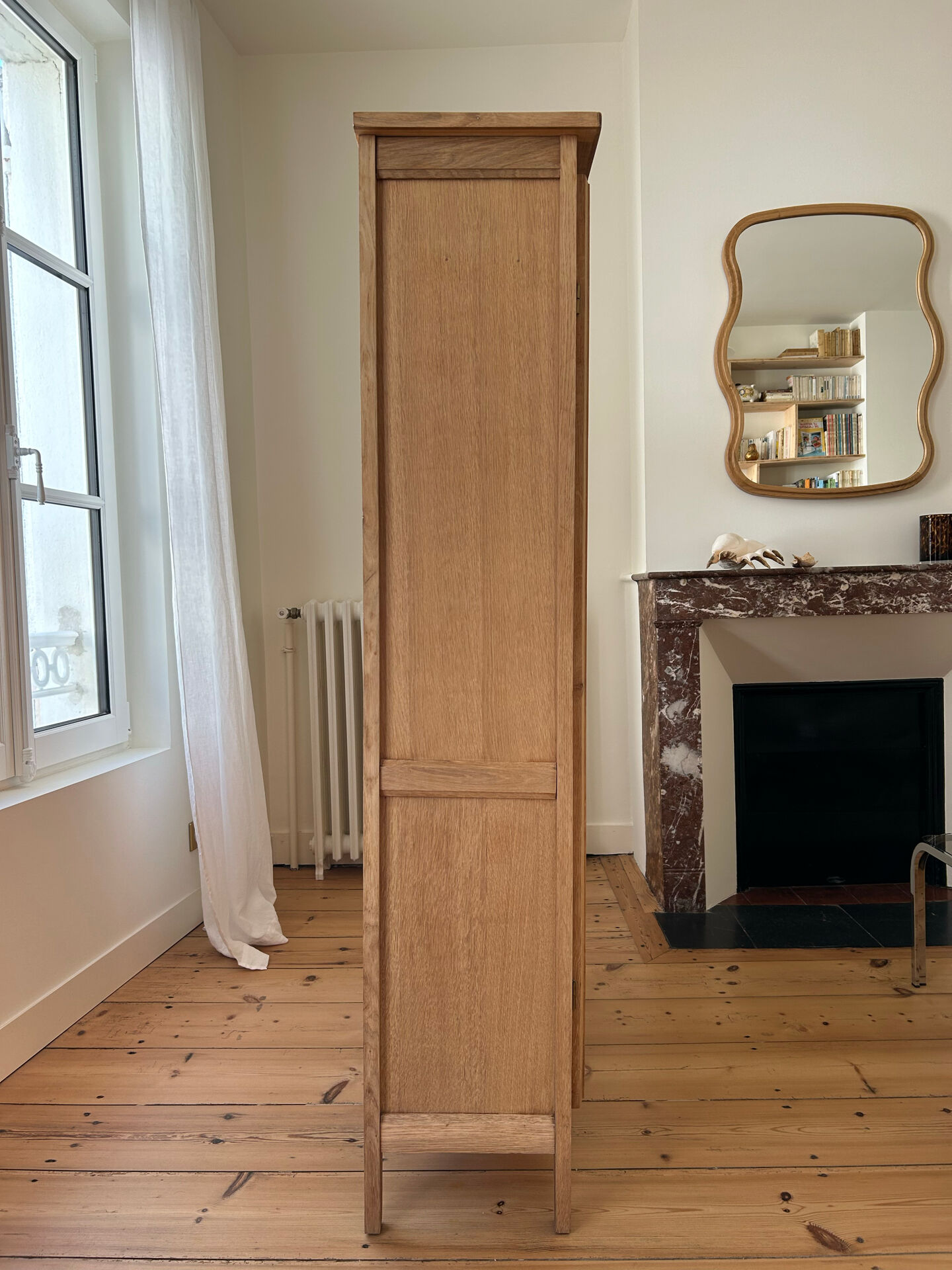 Armoire vitrée en chêne brut