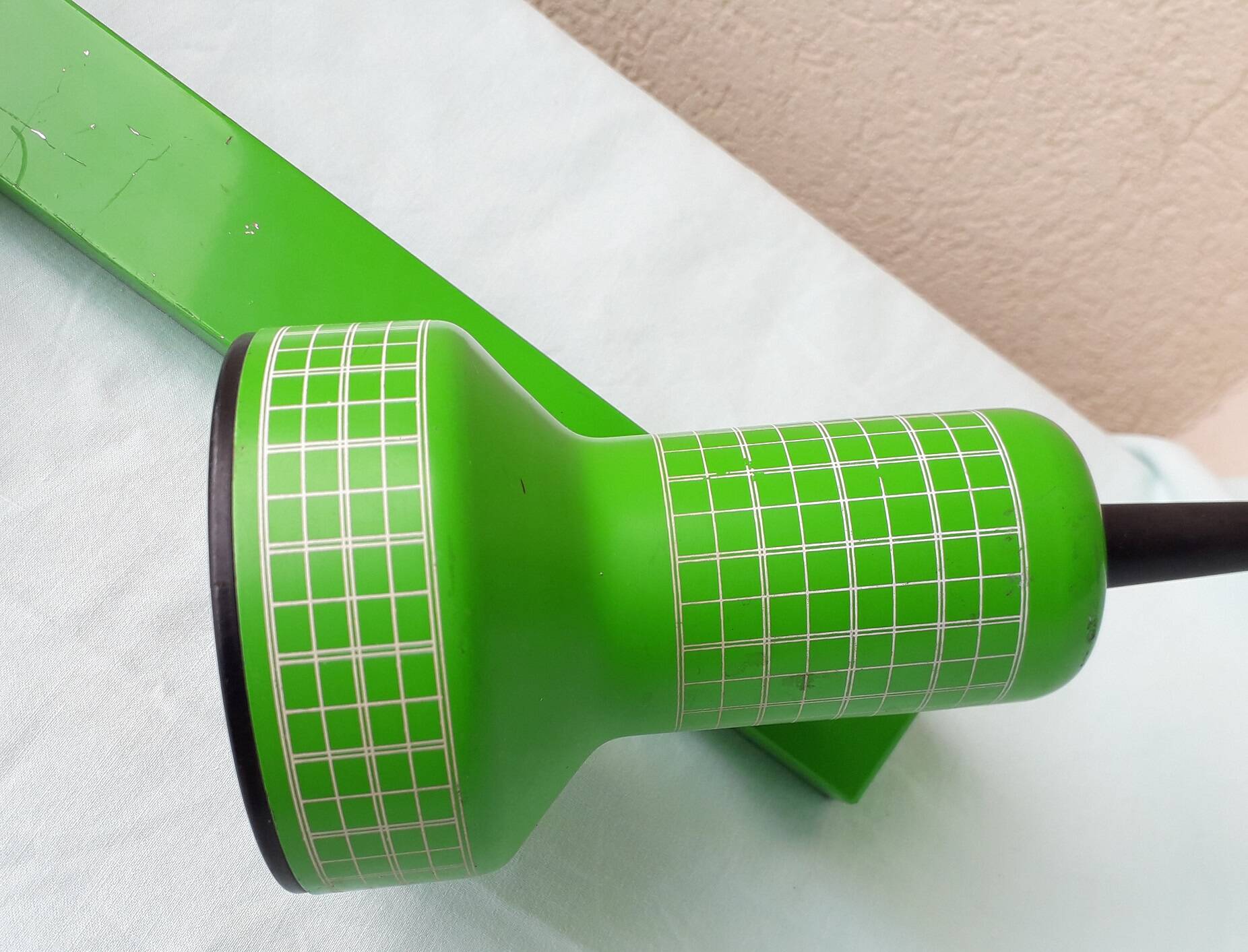 Green wall light with 2 adjustable spotlights