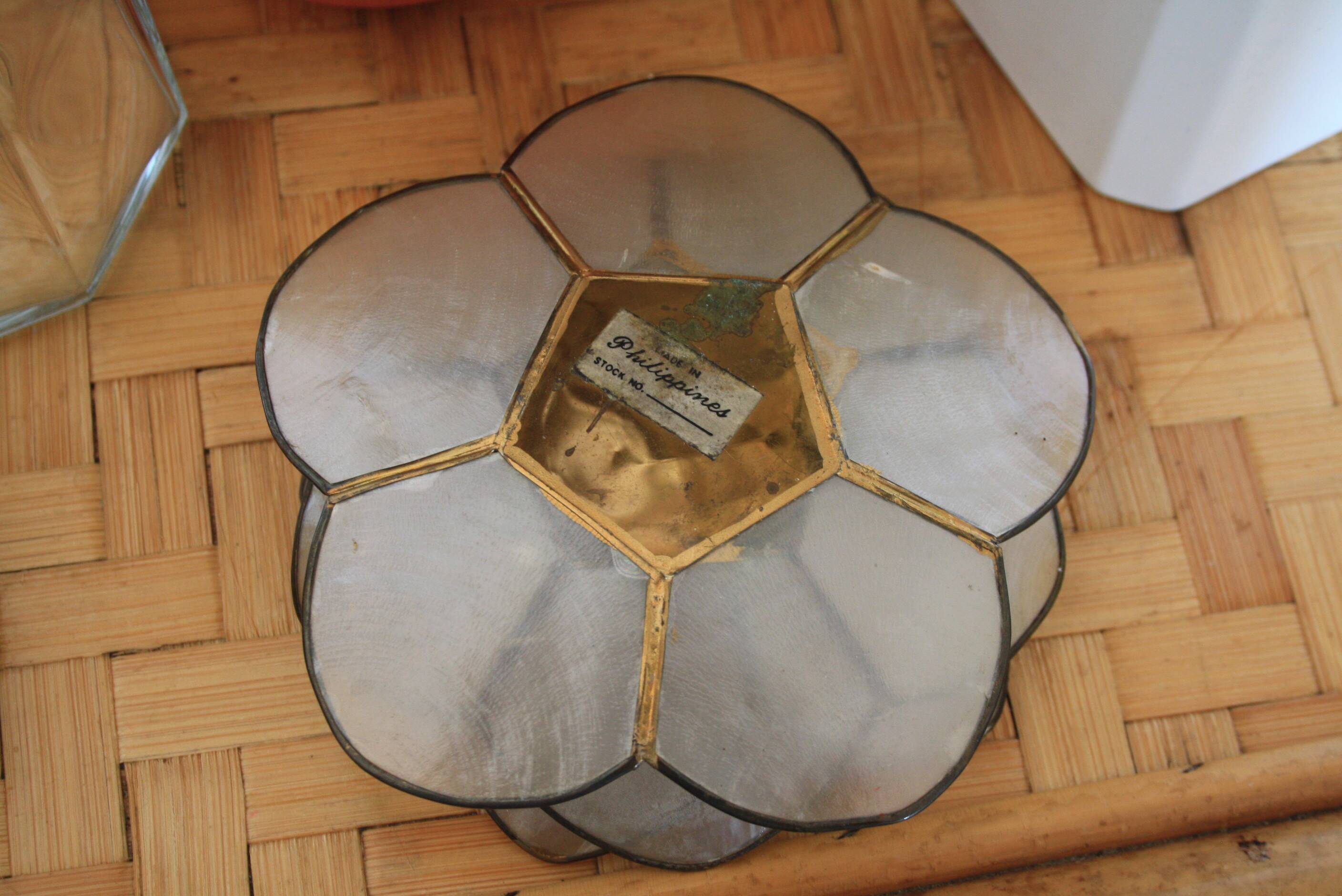 Mother-of-pearl lotus flower candle holder