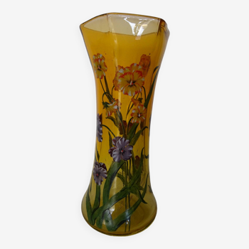 Vase en verre décor émaillé signé style Art nouveau