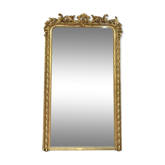 Miroir à fronton doré à la feuille d’or