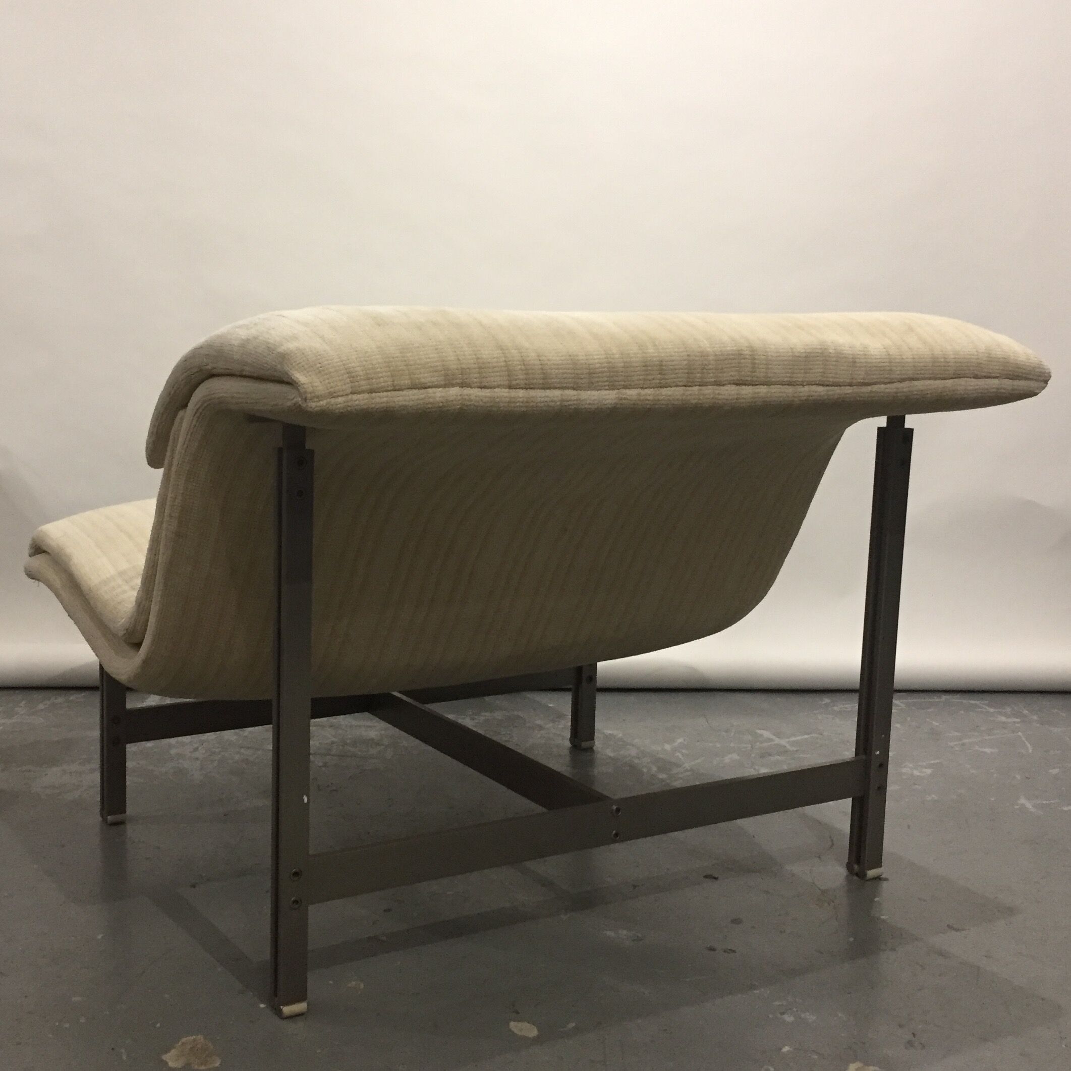 Pair of Wave G. Offers armchairs for Saporiti