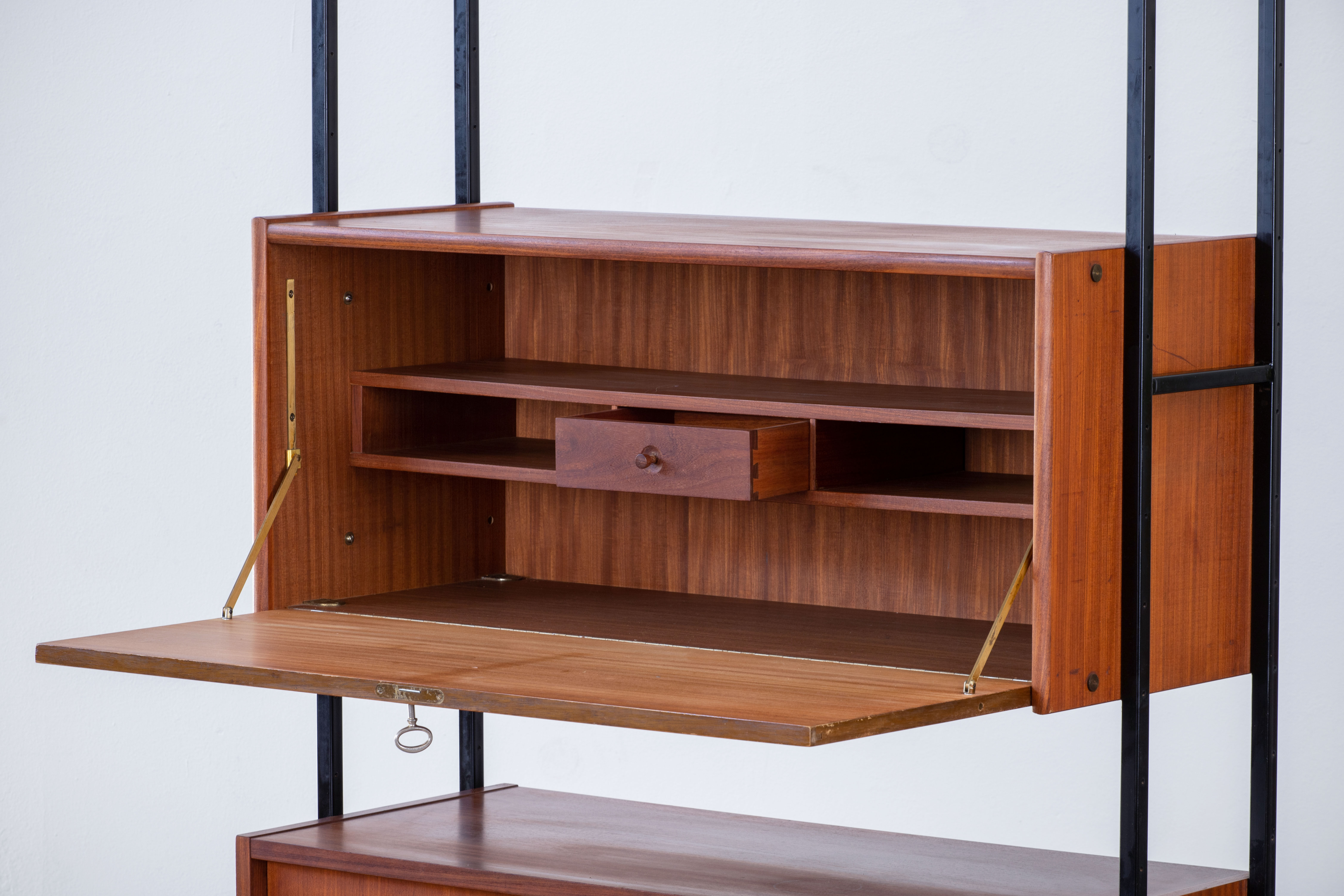 Bibliothèque scandinave vintage