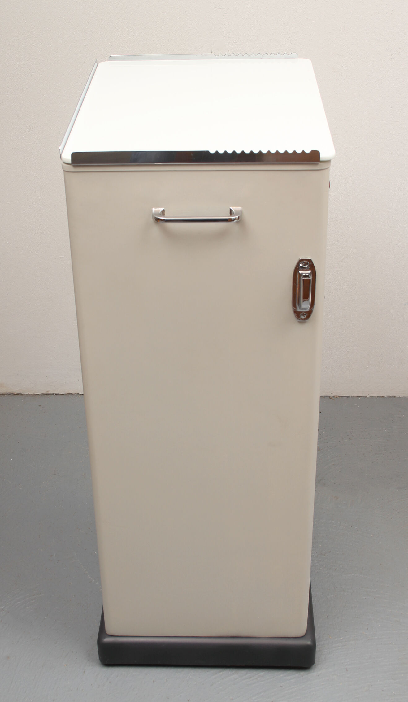 1950s doctors cabinet with drawers from Baisch