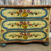 Painted commode, curved in Venetian Louis XV style – 20th century.