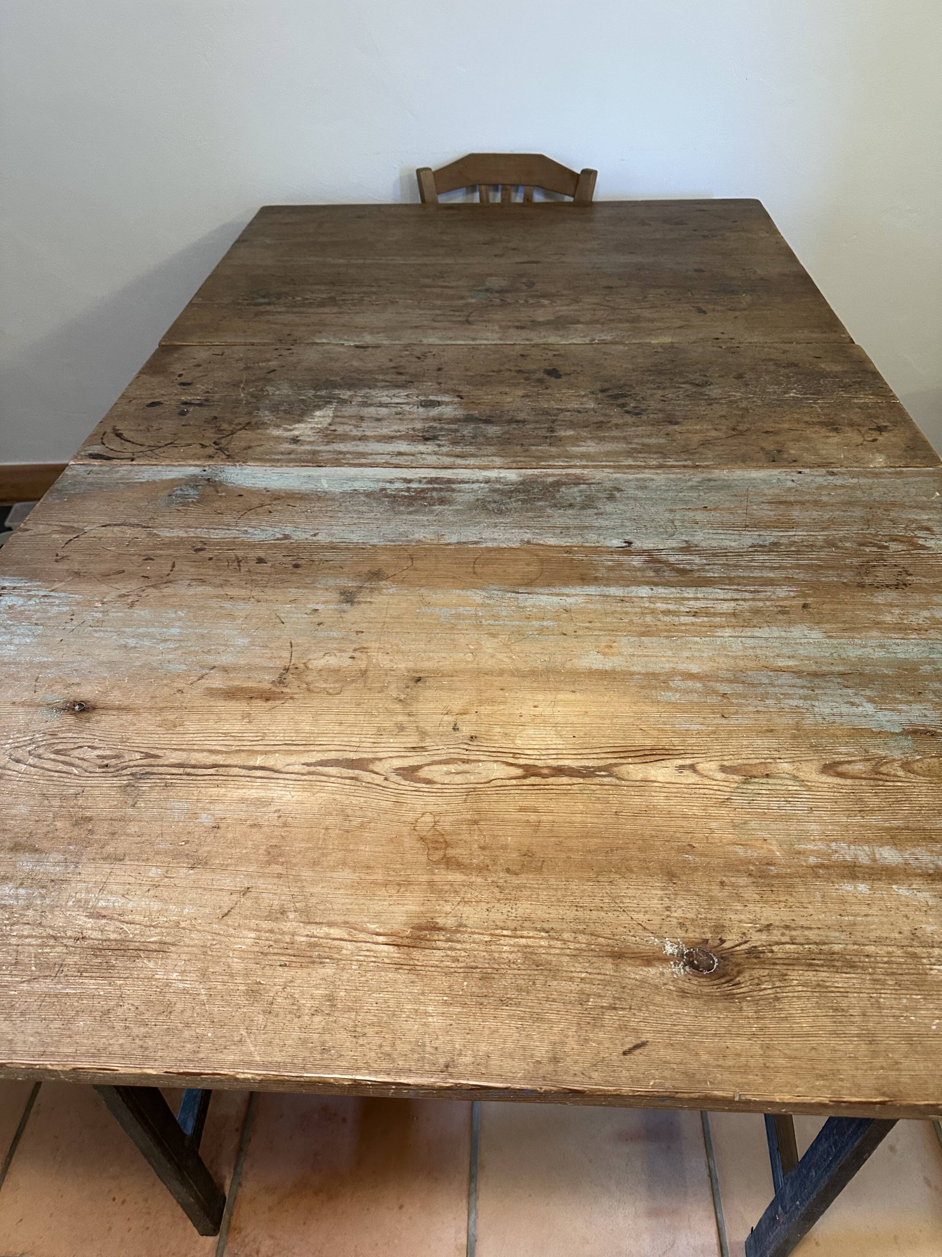 Table à manger suédoise gustavienne