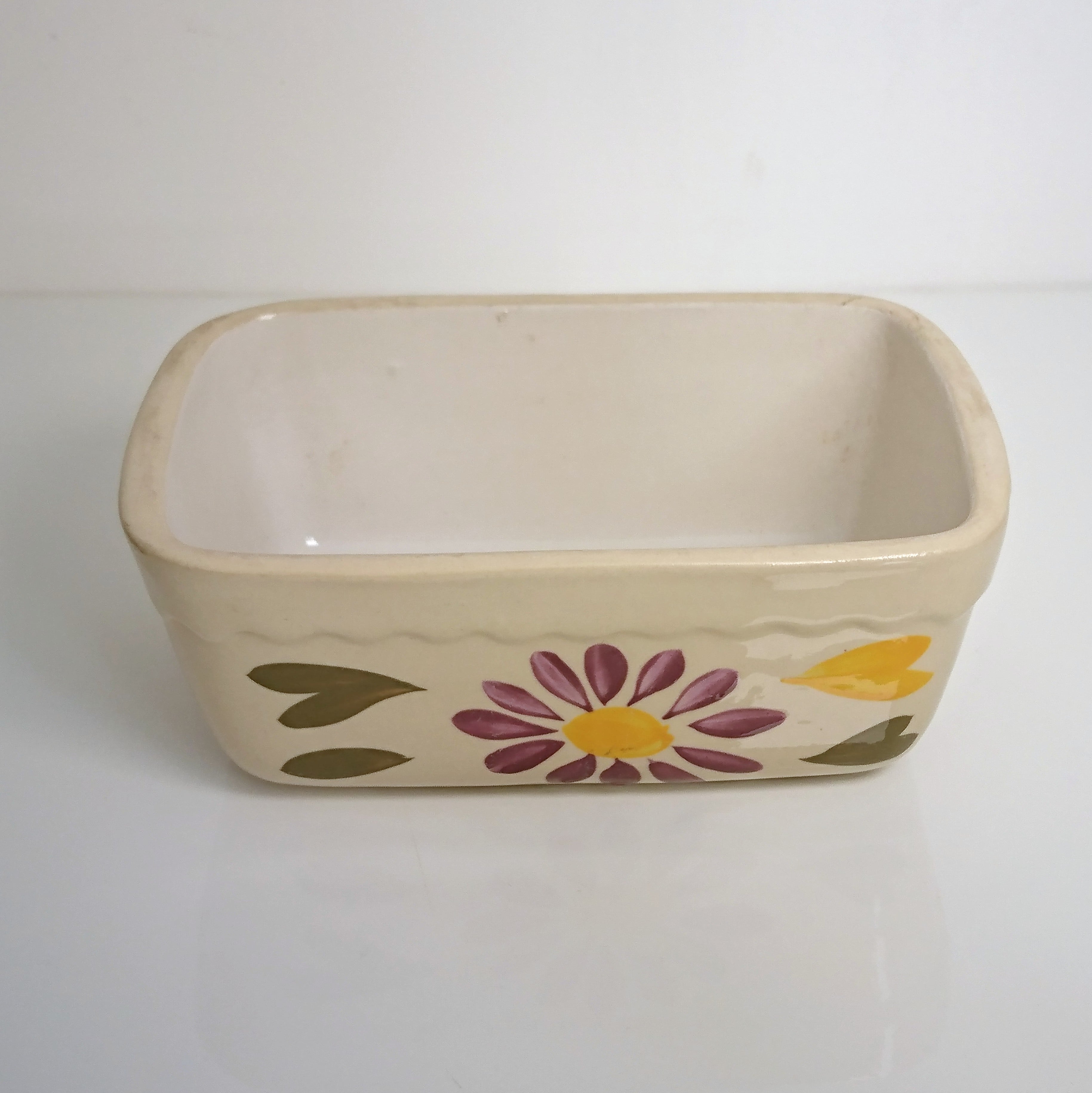 Small rectangular oven dish in hand-painted beige sandstone