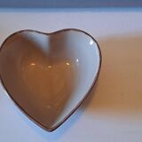 2 heart-shaped cups