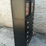 Meuble de métier a tiroirs et portes coulissante