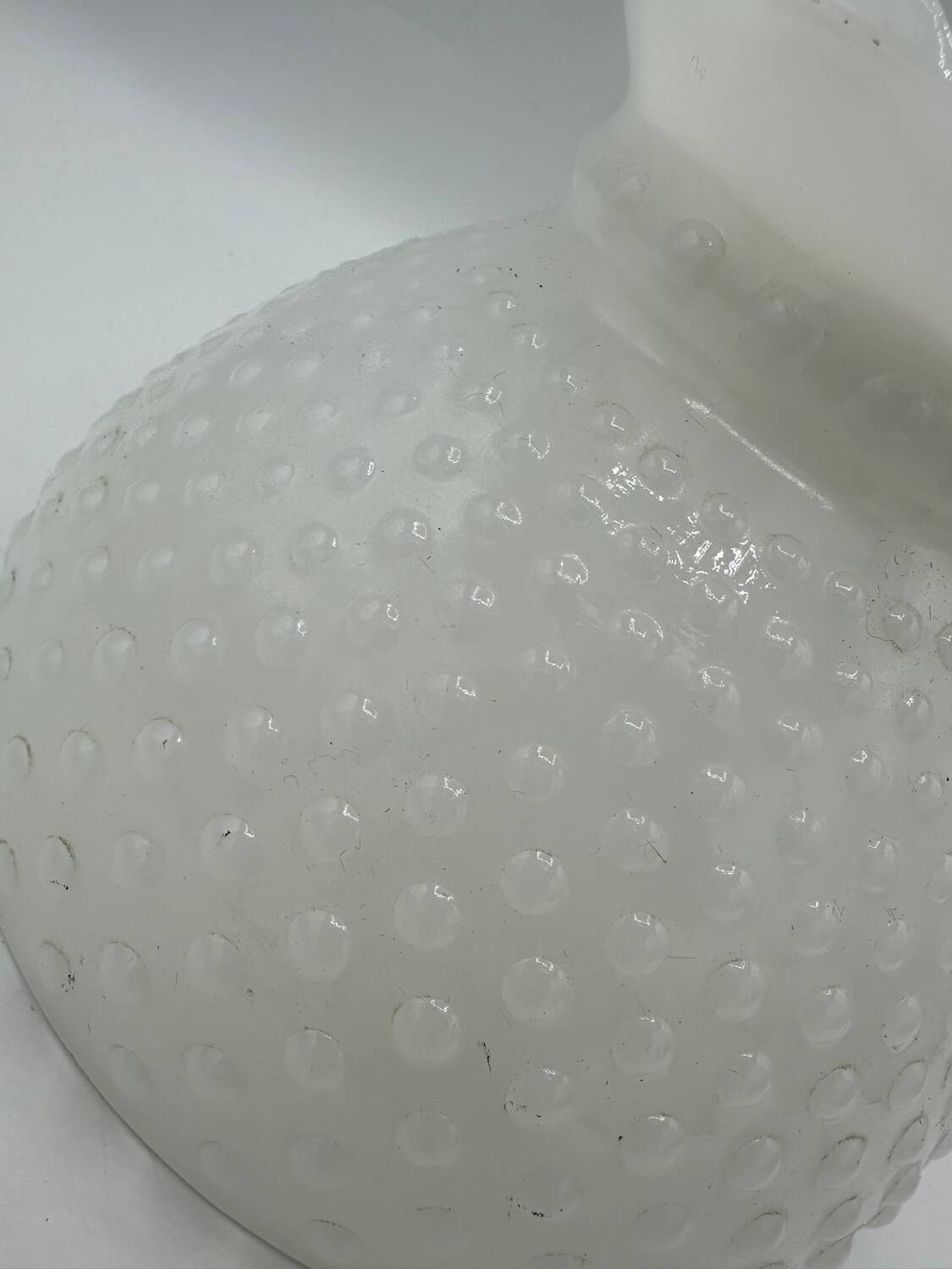 Opaline globe suspension