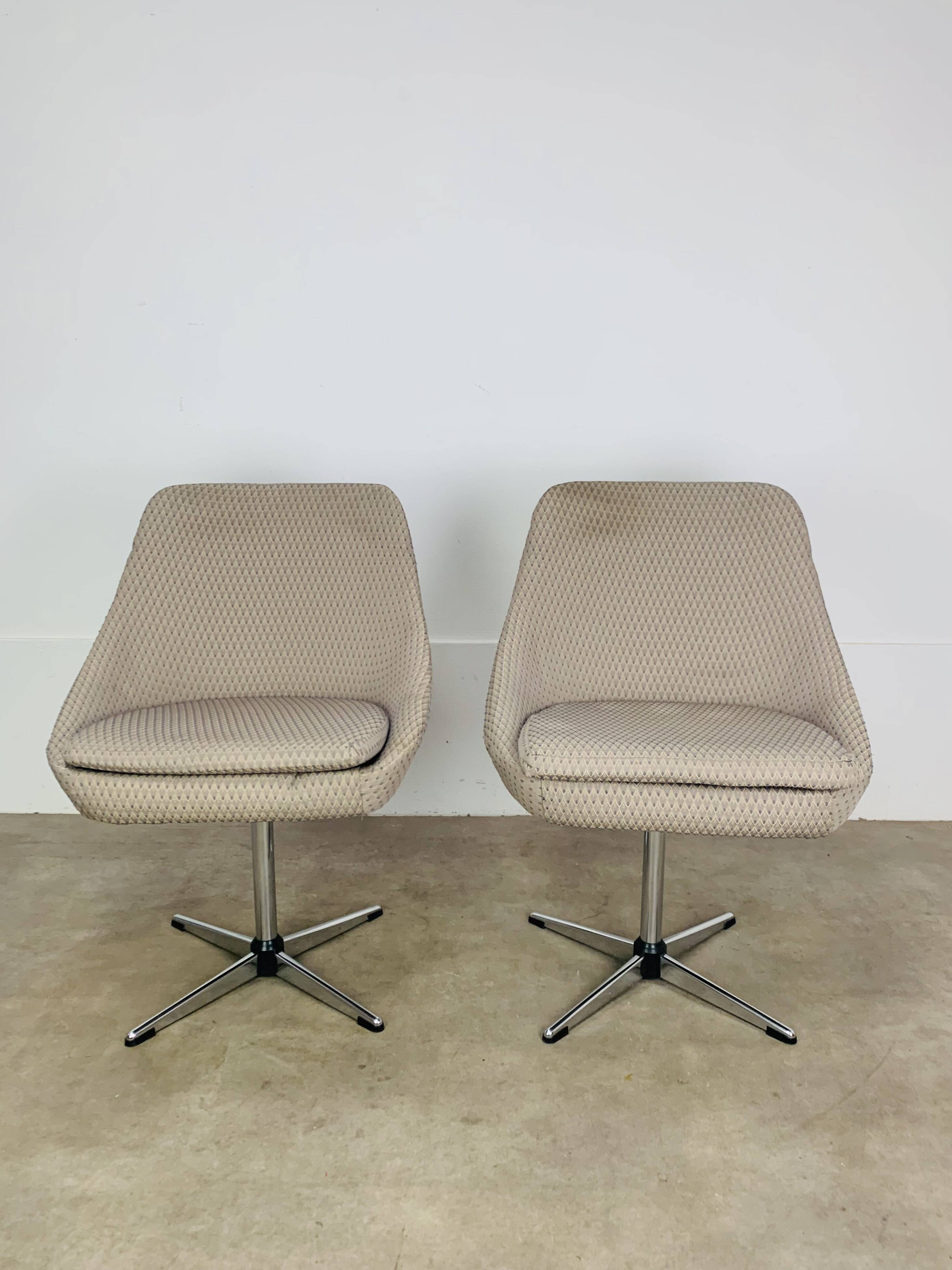Paire de chaises coque 70's, pivotantes, vintage