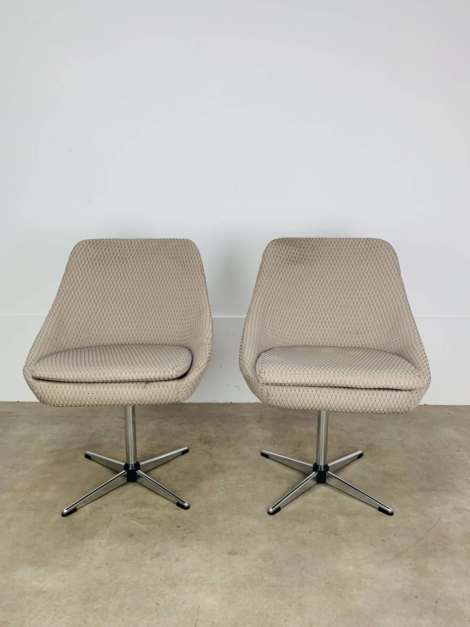 Paire de chaises coque 70's, pivotantes, vintage